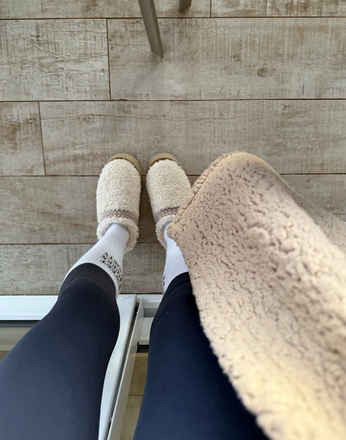 ✨ If cozy season had a uniform… this would be it.

#slippers #cozy #amazon

#LTKHoliday #LTKGiftGuide #LTKdayinmylife