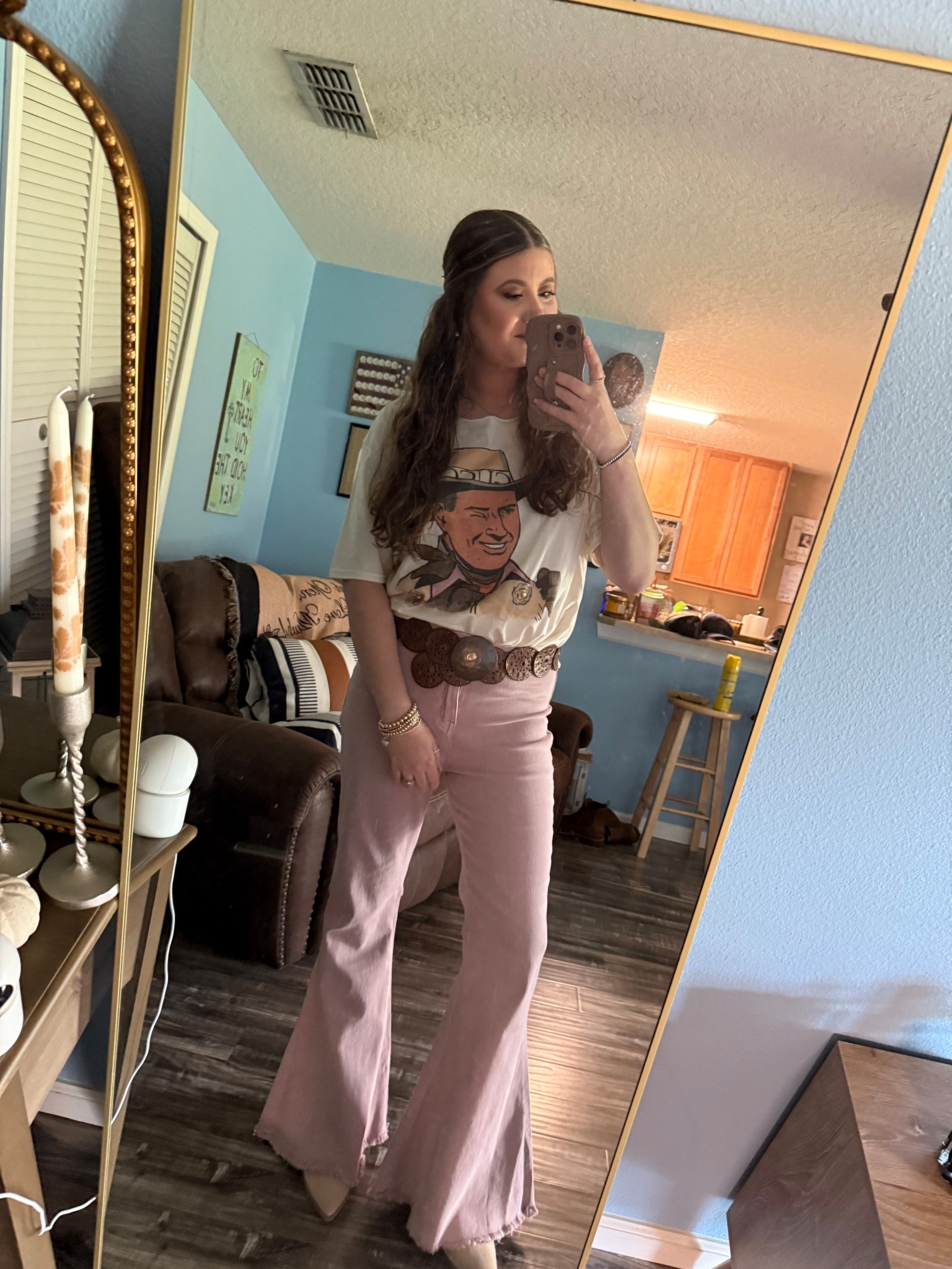 Country concert fit🤠👢

Cody Johnson concert, country concert, concert outfit, concert style, country music, bell bottom jeans, gucci cowboy graphic tee, disc belt, western style

#LTKStyleTip