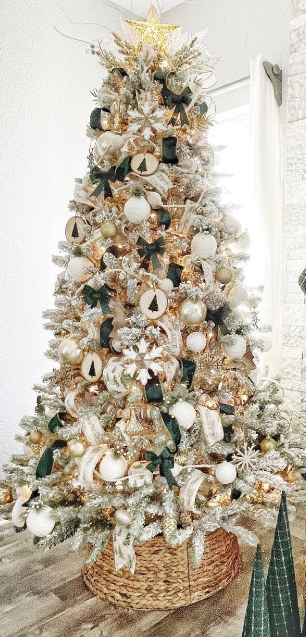 2021 christmas tree 

#LTKhome #LTKSeasonal #LTKHoliday