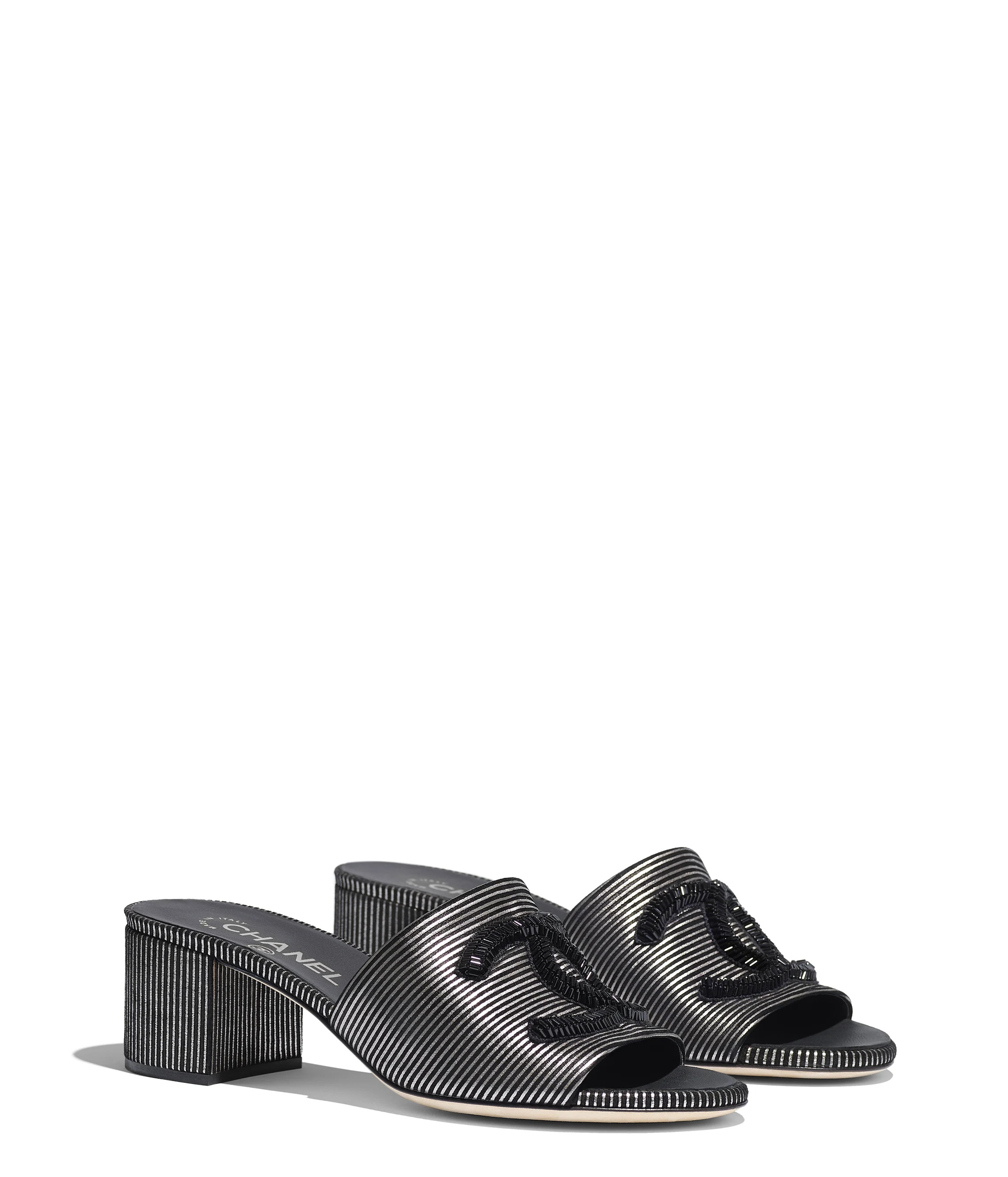 Mules, kalbsleder, silberfarben & schwarz - CHANEL | Chanel, Inc. (US)