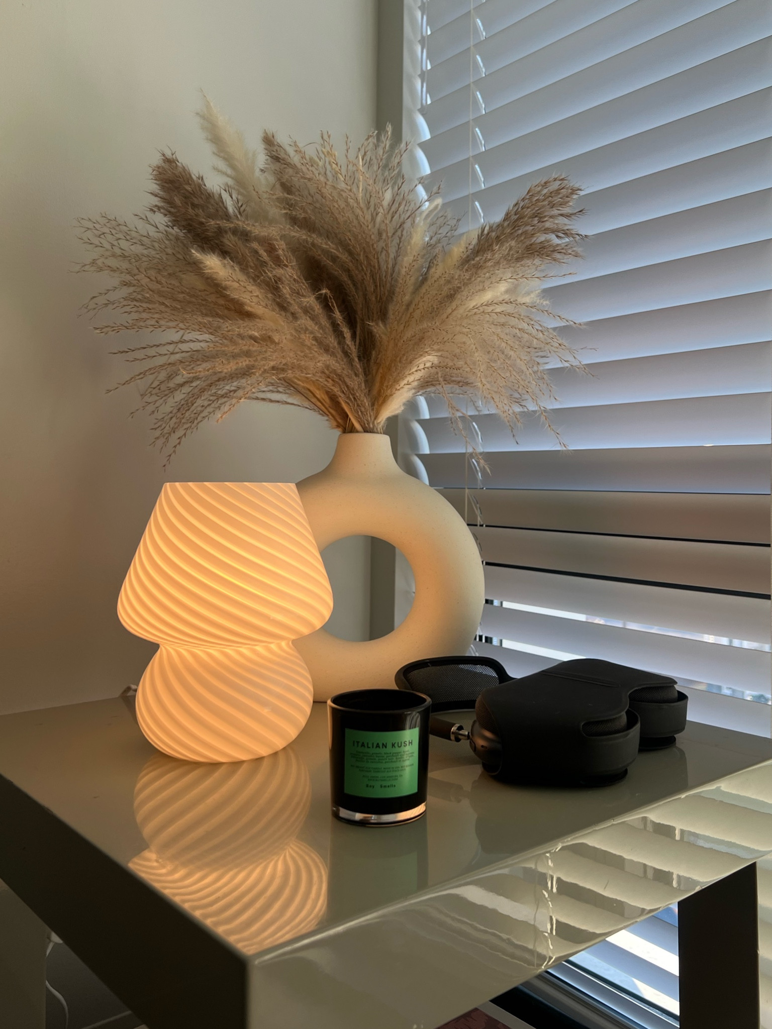 my cute side table next to my couch 💚 this lamp dupe is only $27 on amazon! Links below ⬇️ ⬇️

#LTKfindsunder50 #LTKhome