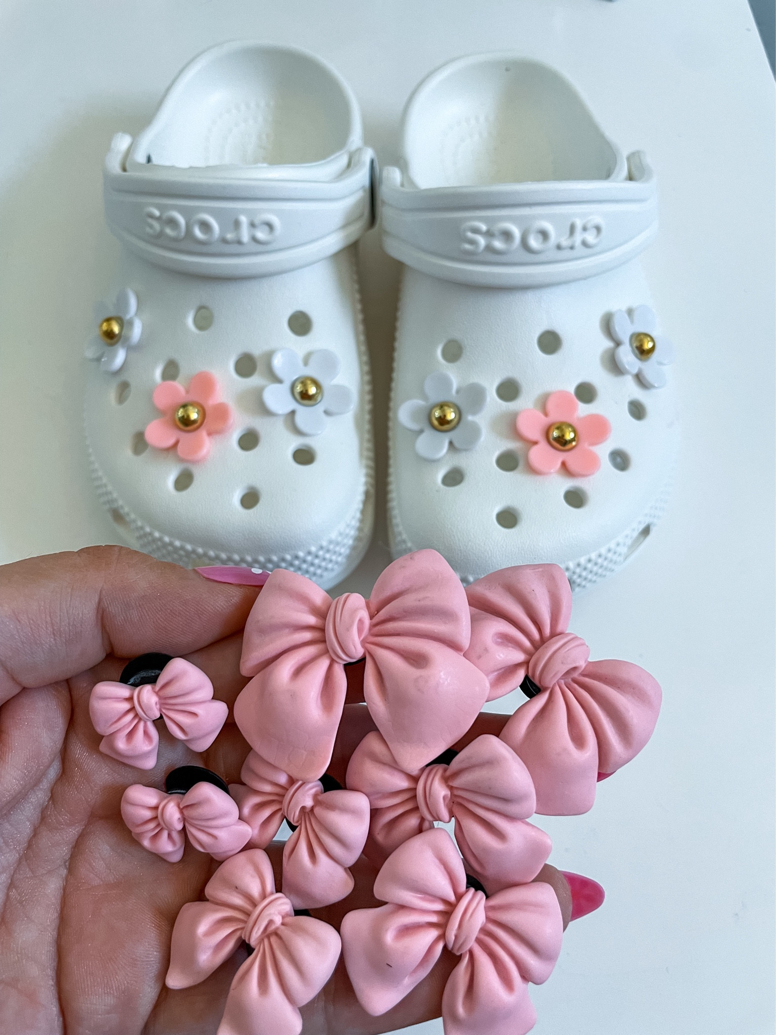 Crocs…but make them BOW-tiful! 😜🎀🙌🏼

#Bows #BowObsessed #BowsBowsBows #Crocs #Daisies #Daisies🌼 #CrocsKids #CrocsWomen #CrocLife #BowMama #BowGirl #KidsFashion #AmazonFind #AmazonStyle #BowEra #Gold #Girlie #GirlieGirl

#LTKshoecrush #LTKkids #LTKstyletip