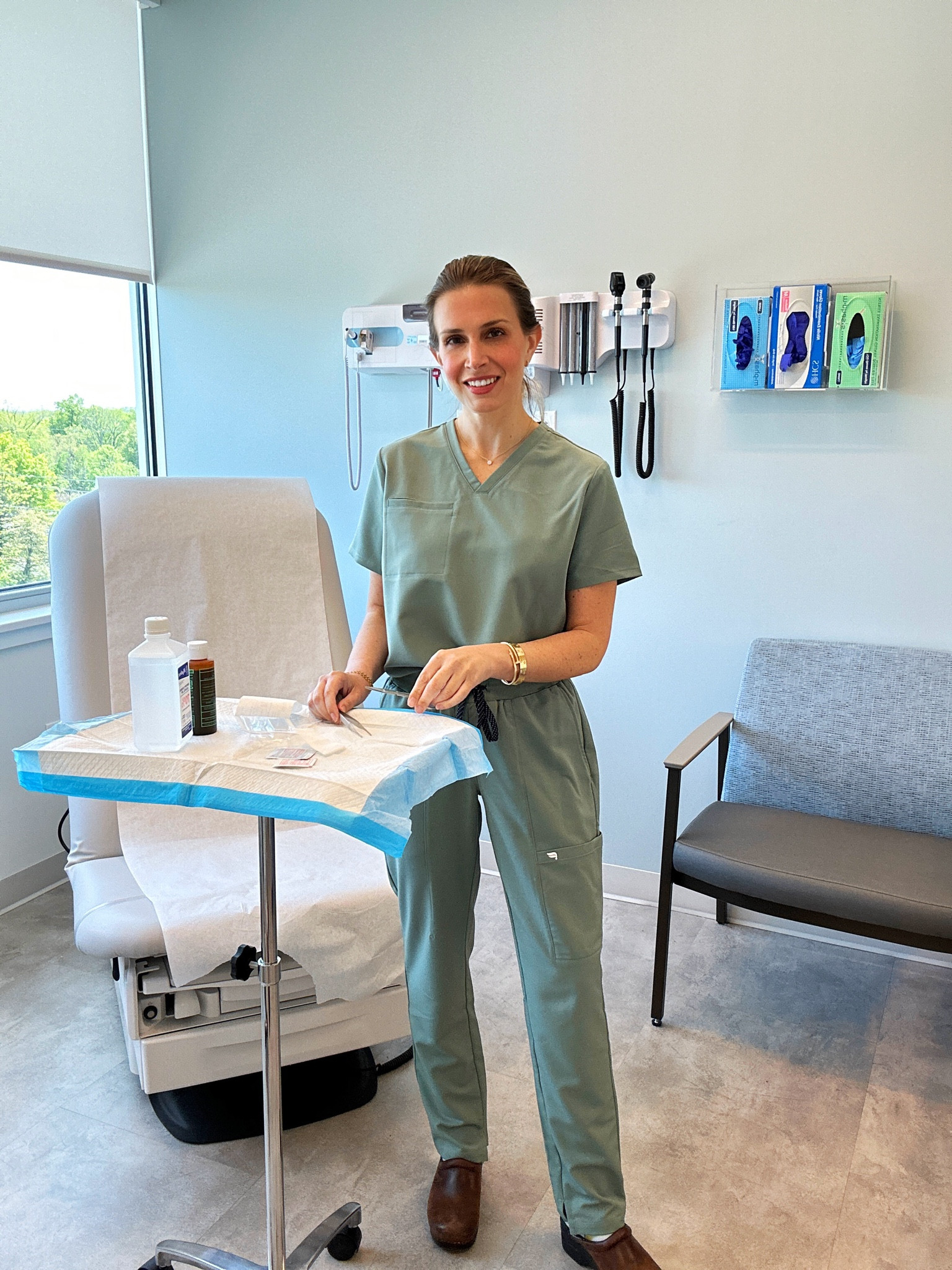 On Wednesdays, we wear sage green scrubs to do simple bedside procedures 💚😉

Get your first set of scrubs for only $29!