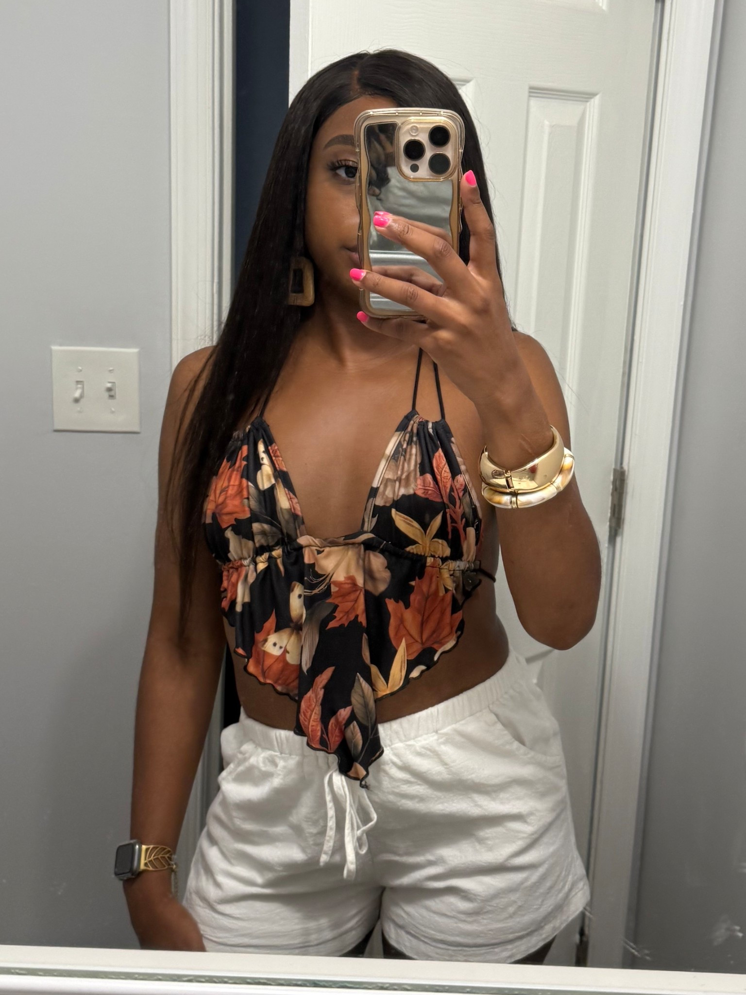 Casual, comfy, and a little bit of sparkle. Loving this easygoing outfit paired with my favorite bangles—perfect for stacking and adding that subtle gold shine to any look! 

Shorts = Small 

#ChicAndComfy
#comfortcana #womensshorts #summerstyle #widelegshorts #waisttieshorts #pocketshorts #1pcresinbangle #goldcuffbracelet #stackingbracelets #ltkstyle #ltkfashion #ootd #everydaychic #summeroutfit #accessorylove #comfyandcute