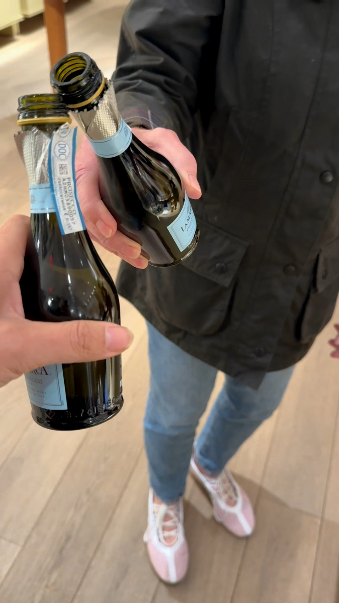 Come with me to the @diptyque Paris special holiday event in #Washington, DC. My mom was on the hunt for a candle to go with the topper she got at the Maison in Paris, and since they had a hand engraving night, we decided to pick it up tonight. If you haven’t been to the Diptyque special parties, I highly recommend them, they’re so great! #holidaygift 