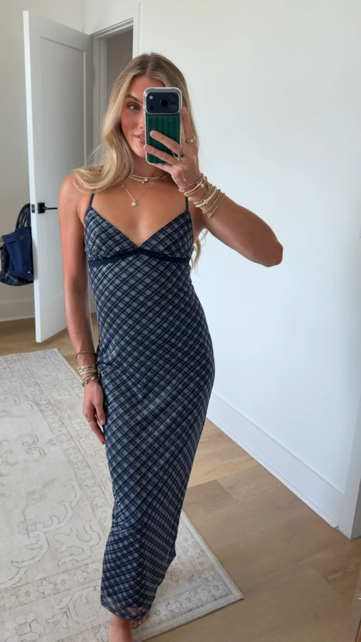 Walmart size XXS Main character, courtesy of this dress. No Boundaries Triangle Mesh Maxi Dress—for the nights that don’t want to end. This maxi dress pairs a romantic sweetheart neckline with dreamy lace trim and a floaty silhouette that catches every breeze. Adjustable straps let you find your ideal fit as the floaty shape takes you from vacay dinners to sunset celebrations with ease. Just add strappy sandals and a little shimmer. Only at Walmart.