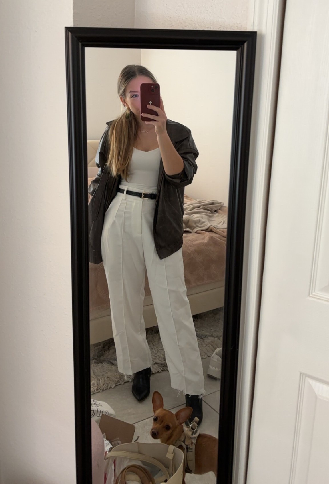 Casual chic outfit with white pants and a brown leather jacket🤎 

#LTKootd #LTKSeasonal