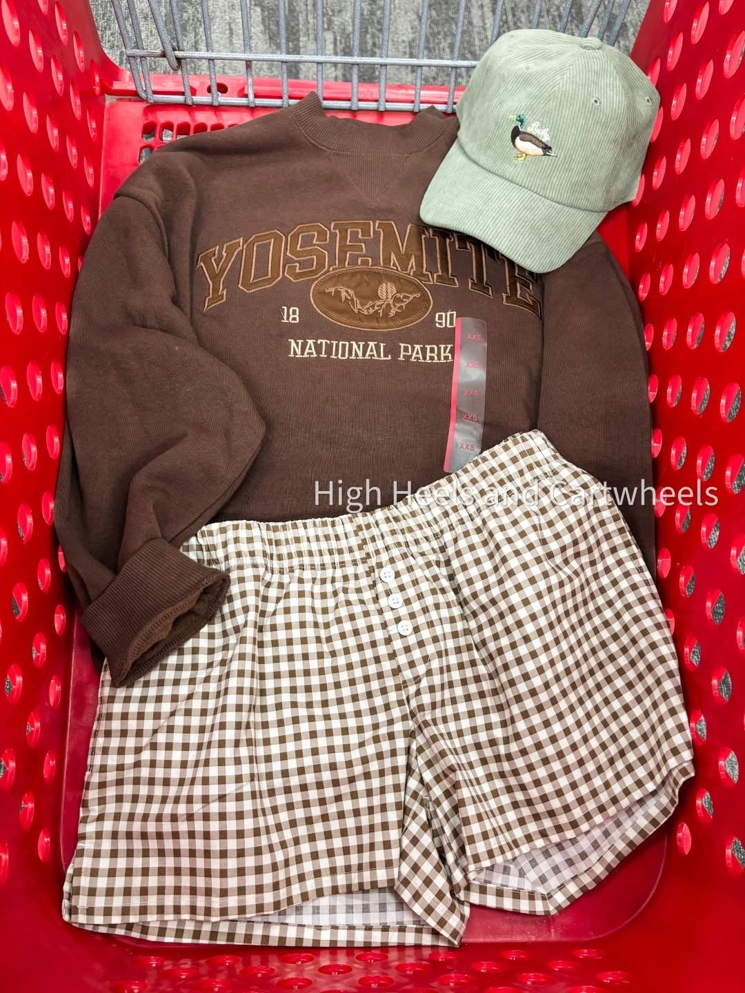This look is a total 10/10😍😍 Comfy, stylish, and ready to go. And that "lucky ducky" hat is too adorable!!