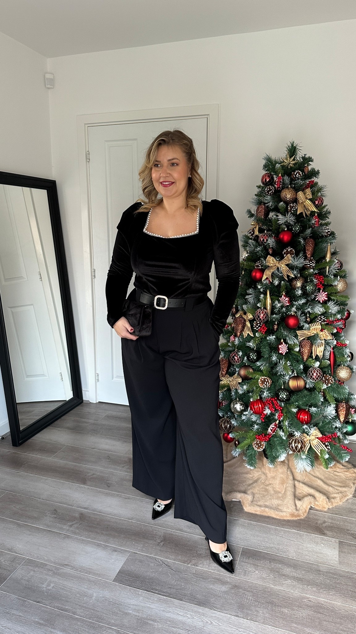 Festive outfit Day 10
Trousers size 16
Top size size 16
Shoes are old 

#LTKfestive #LTKcurves