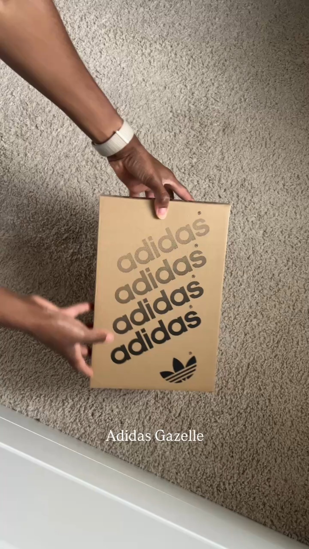 On sale now for $63… Here are some @adidas Gazelles I have never seen before. Found them at an adidas outlet, fell in love instantly.

Would pair sooo well with barrel jeans and a button down. Soooo in love. 

Adidas gazelle, adidas gazelle indoor, adidas gazelle green, 
