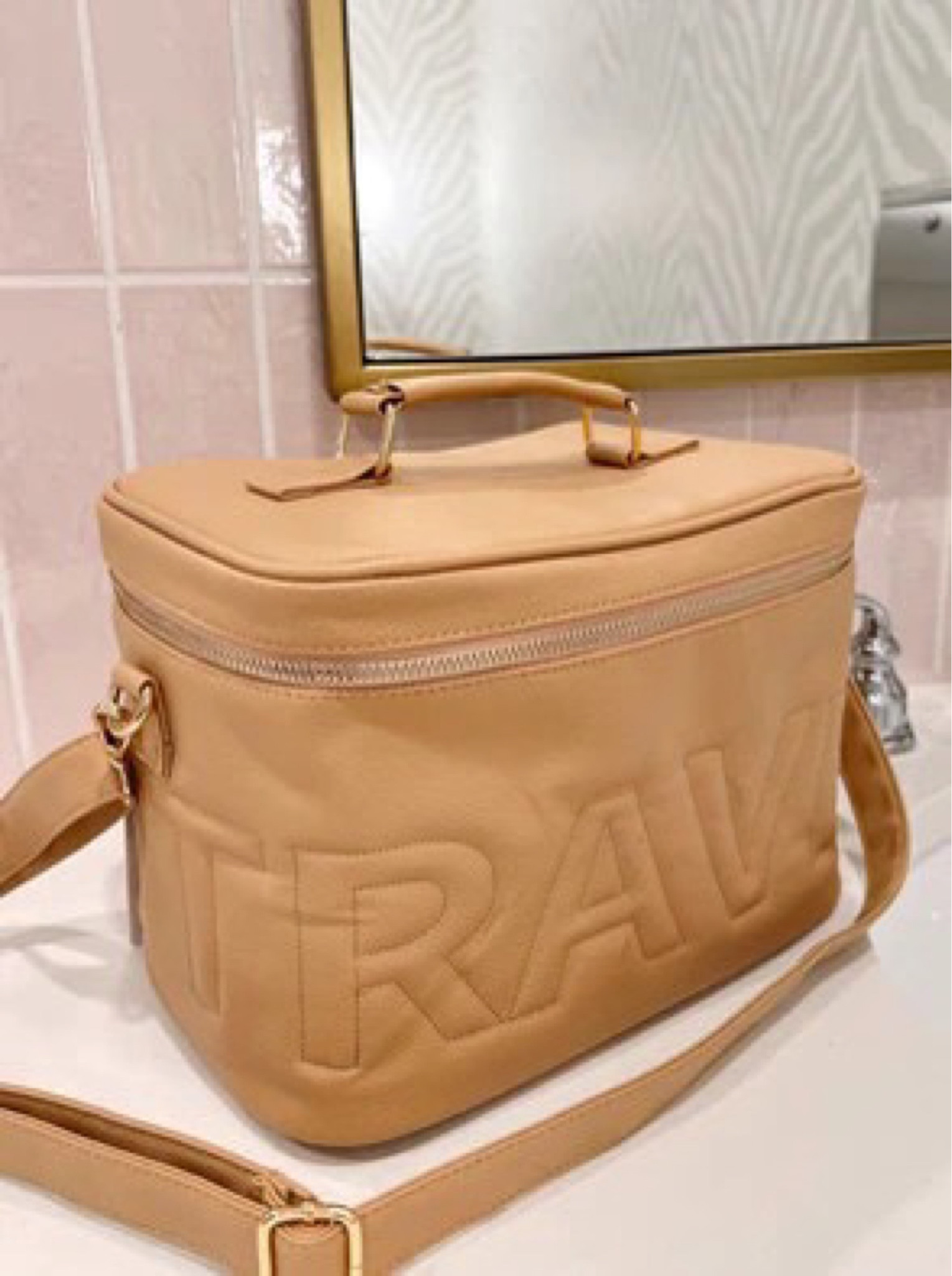 Neutral chic Travel bag

#LTKitbag #LTKFind #LTKtravel