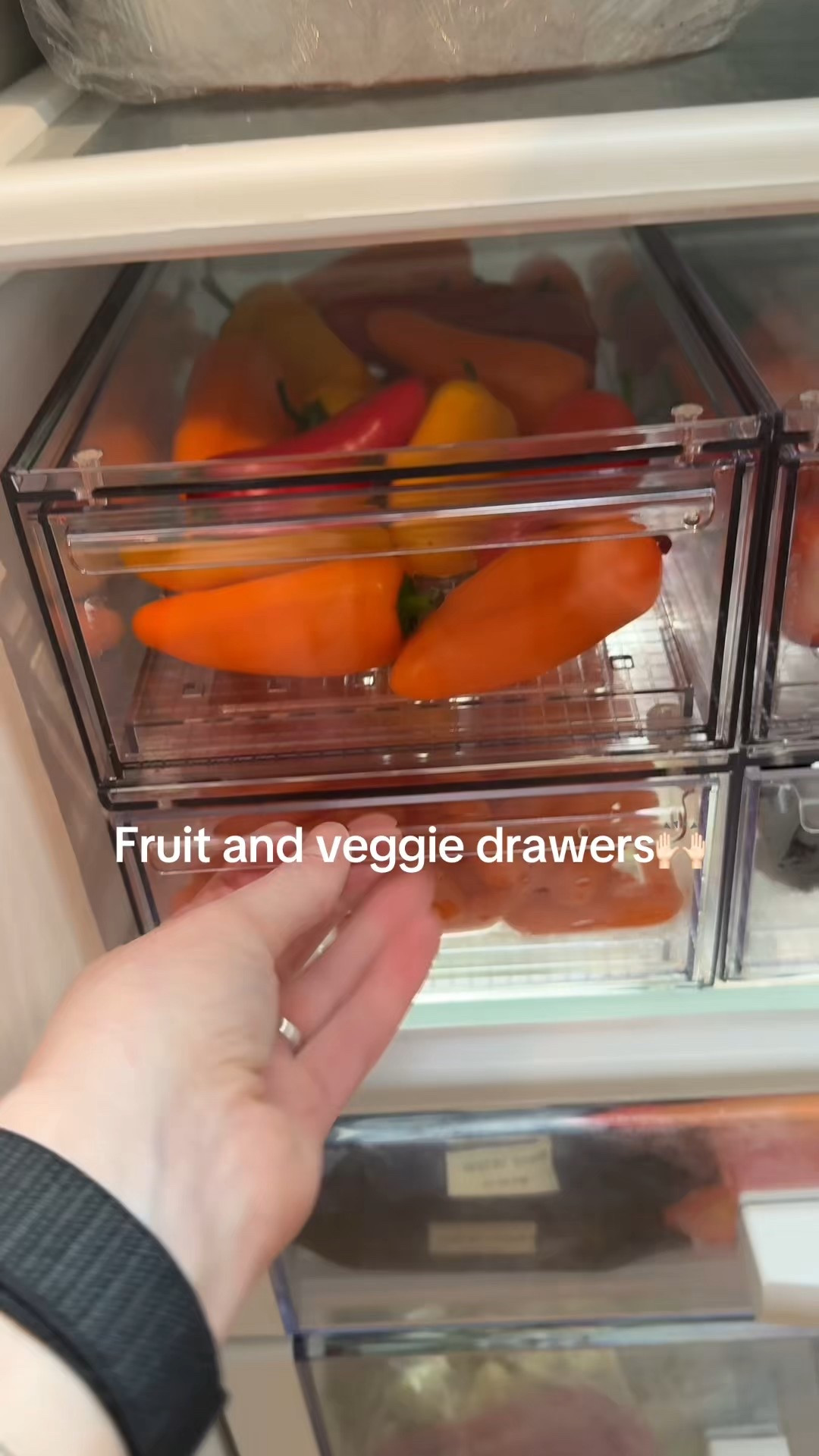 Ready to eat fruit and veggies!? Yes please! This defiantly takes a little bit of work and tlc BUT it’s so worth it for the kiddos to be able to easily grab fruit and veggies during the week 😍🫶🏻