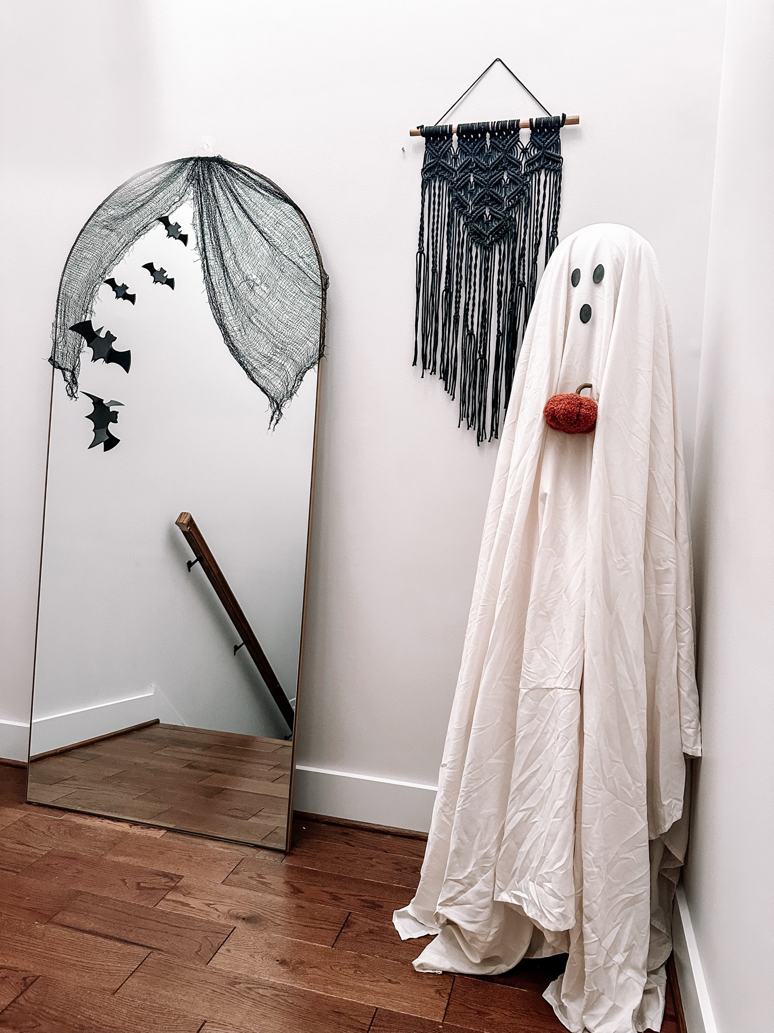 It’s almost October and I’m here for it all 🍁🍂👻🎃🦇

#LTKhome #LTKHalloween #LTKSeasonal