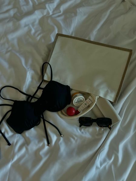 pool bag (essentials) 🥥🐚🤍



#LTKfindsunder50 #LTKswim #LTKSeasonal