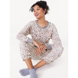 Joyspun Women's Ribbed Velour Top and Pants Pajama Set with Oversized Scrunchie, 3-Piece, Sizes S... | Walmart (US)
