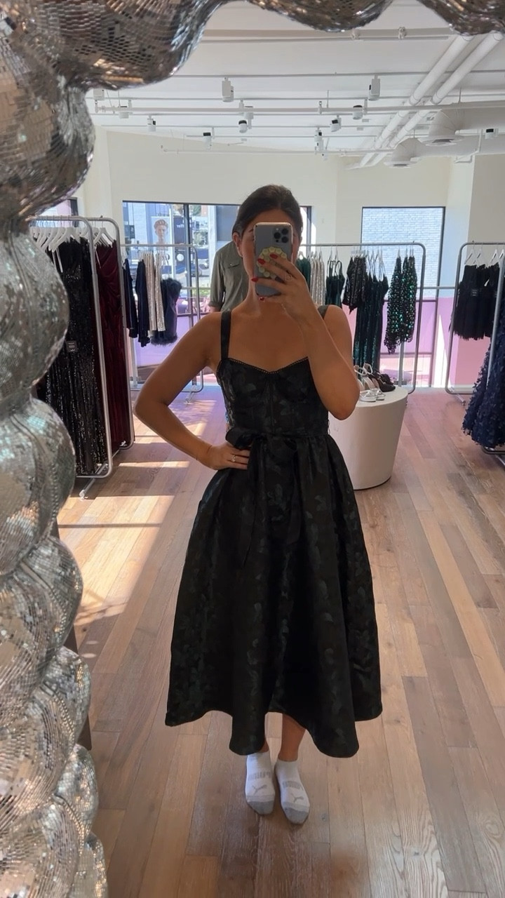 The colors that come through in this dress is unbelievable!!! First time customers can use CALEIGH20 for 20% off

#LTKHoliday #LTKSeasonal #LTKstyletip