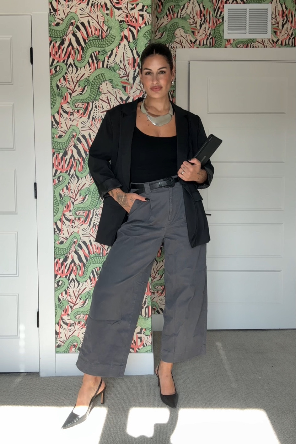 Styling barrel jeans from Old Navy! Pick these up on an early black Friday deal

#LTKSaleAlert #LTKHoliday #LTKGiftGuide