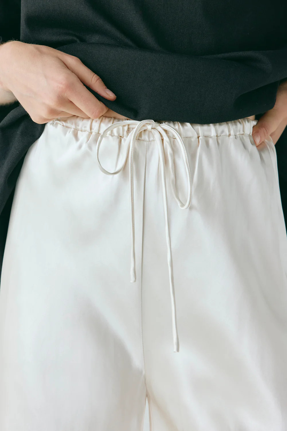 Rae Satin Pants Cream | VRG Grl