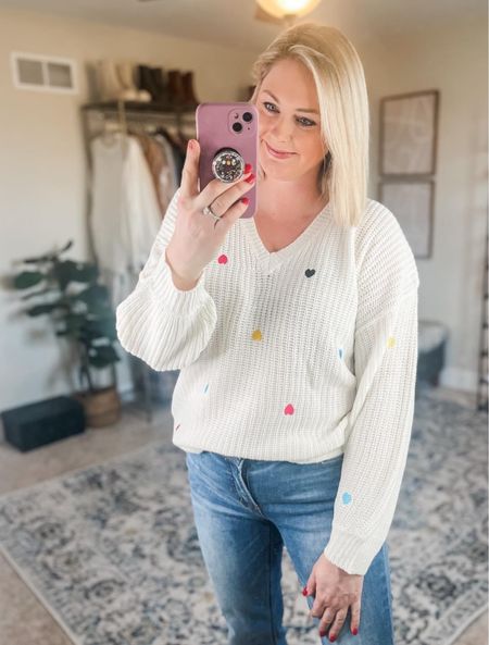 Loving this cute sweater. Great for Valentine’s Day 

#LTKfindsunder50