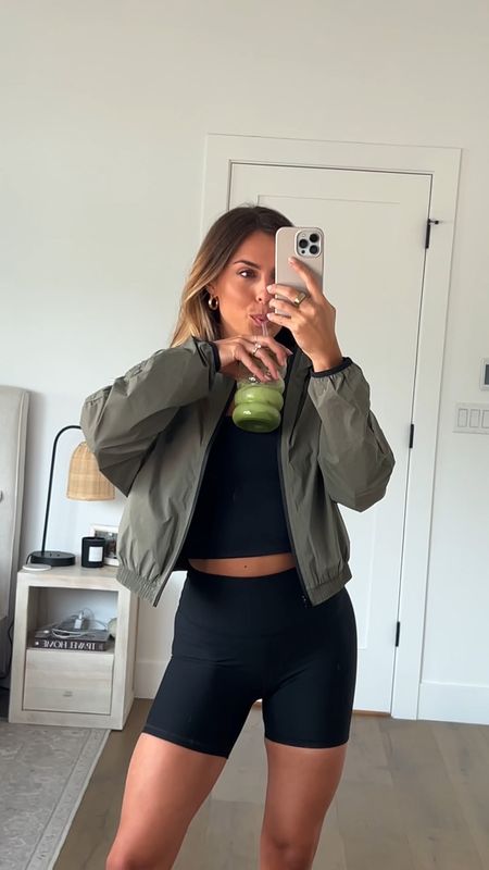 Me 🤝 comfy daily fits
The desert olive windbreaker is a need for fall 🫒 actually, anything olive is my color 😏 @abercrombie YPB has so many good pieces right now 
I linked everything on my LTK - link in stories and my bio
#rachaelsgoodeats #ad #YPBpartner #abercrombiepartner