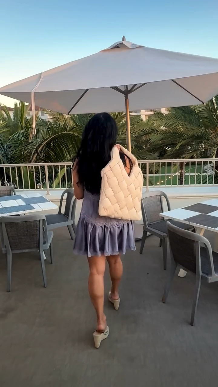 Ponto Lago is the signature restaurant at the Park Hyatt Aviara Resort in Carlsbad, California. 🌴

The  Baja-inspired cuisine with an international flair is absolutely delicious. The ocean views from the terrace are the perfect place to take in the sunset. 🌴

Their unique dishes include seafood paella, wood-grilled lobster, and arepas. 

Follow @marneys_tidbits for more fun restaurant tips! 🌸

#marneystidbits #totebag #tote #purse #duffelbag #carryall
