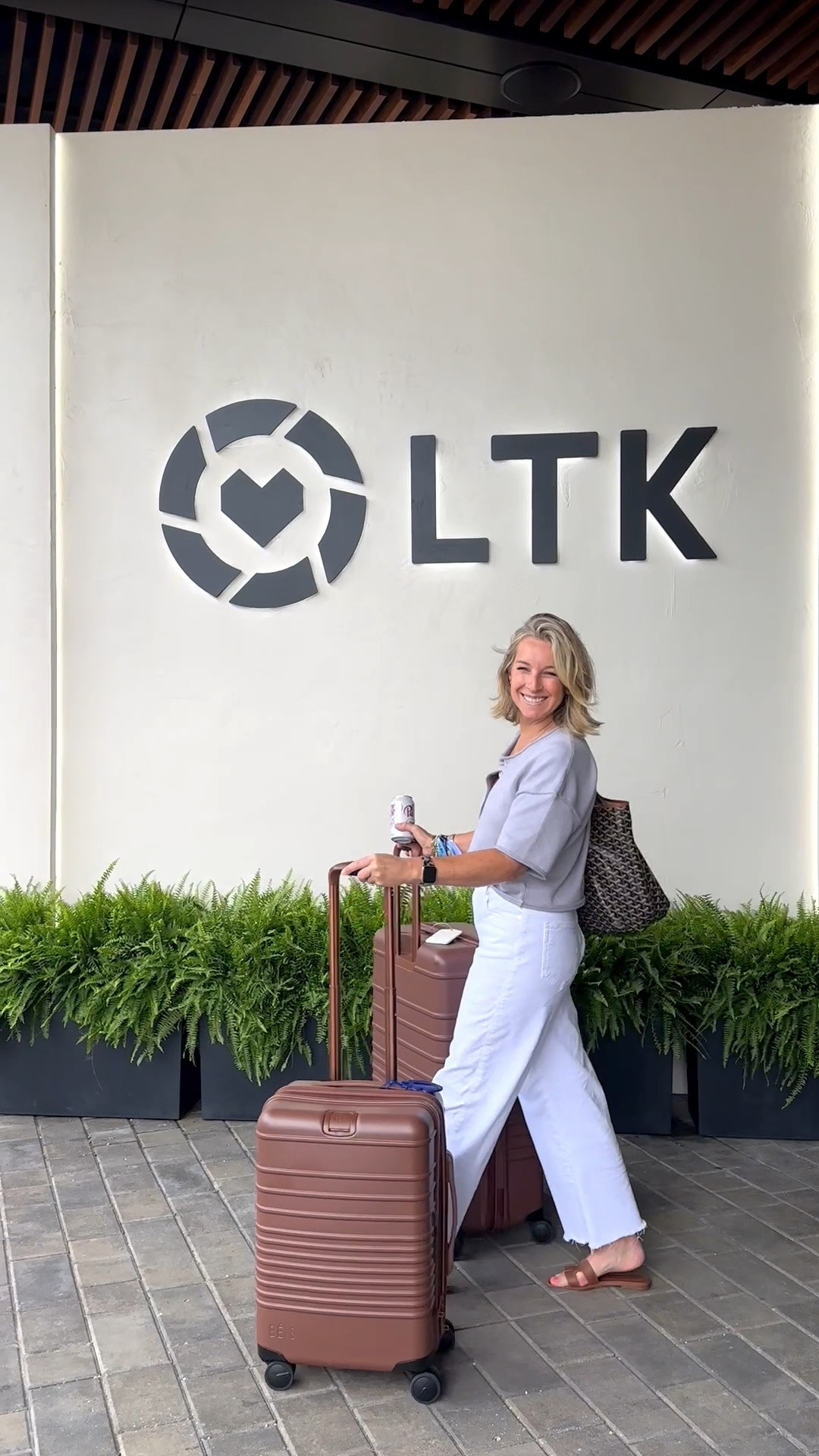 So many of you are asking for my bags, so here they are!!! Linked all my @beistravel goodies and outfit! 🤌🏼🤍✈️
Medium top and 29 jeans

#LTKCon #LTKootd #LTKTravel
