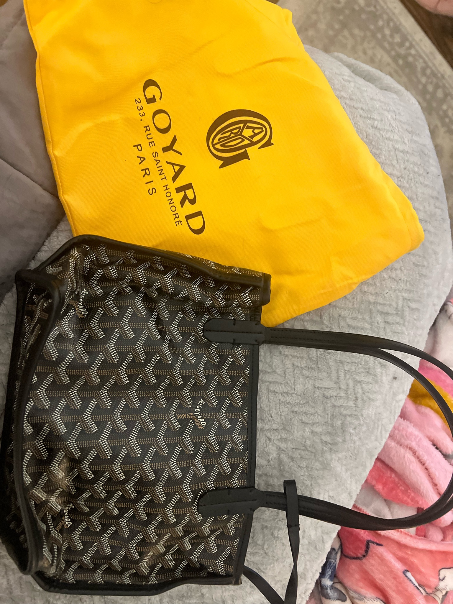 Latest color in the goyard mini! Love! Also in case u didn’t know - the mini is reversible - love it for that reason too

#LTKfindsunder50 #LTKitbag #LTKstyletip