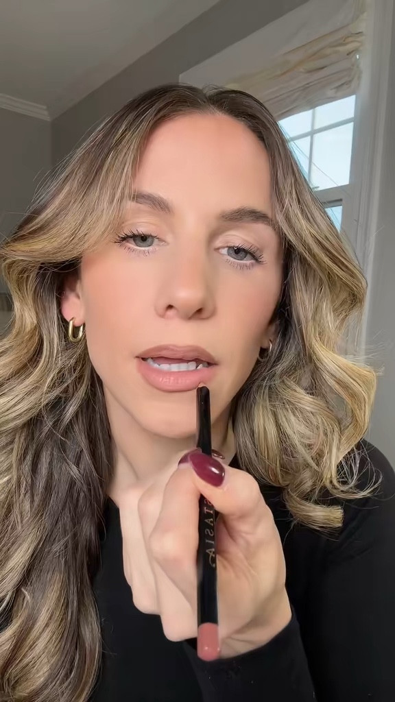 This liner is at the TOP of my roster!!! 

#lipliner #lipstick #nudelip #lipcombo #nudelipcombo #nudelipliner 

#LTKBeauty #LTKFindsUnder50 #LTKFindsUnder100