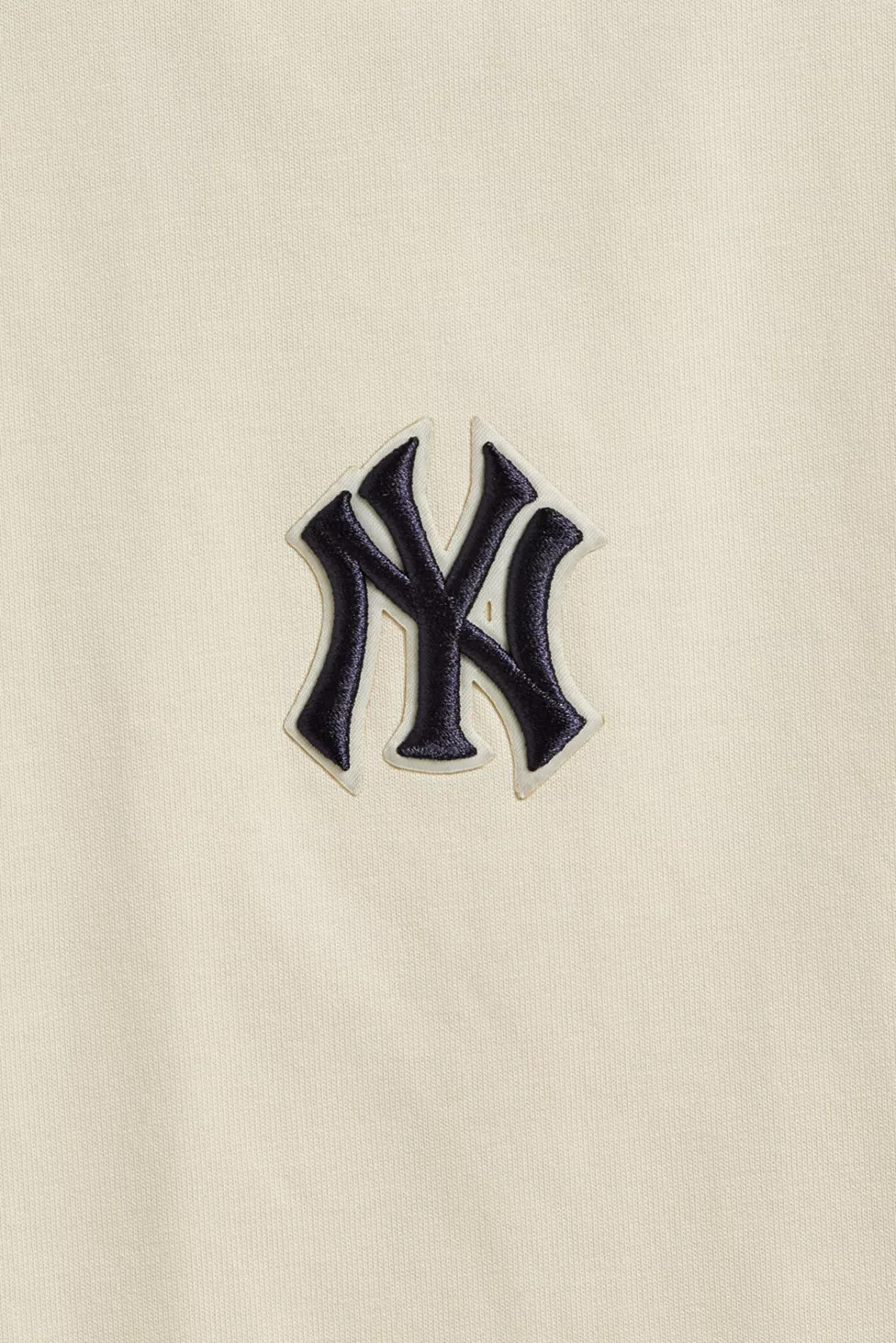 Pro Standard UO Exclusive New York Yankees Tee | Urban Outfitters (US and RoW)