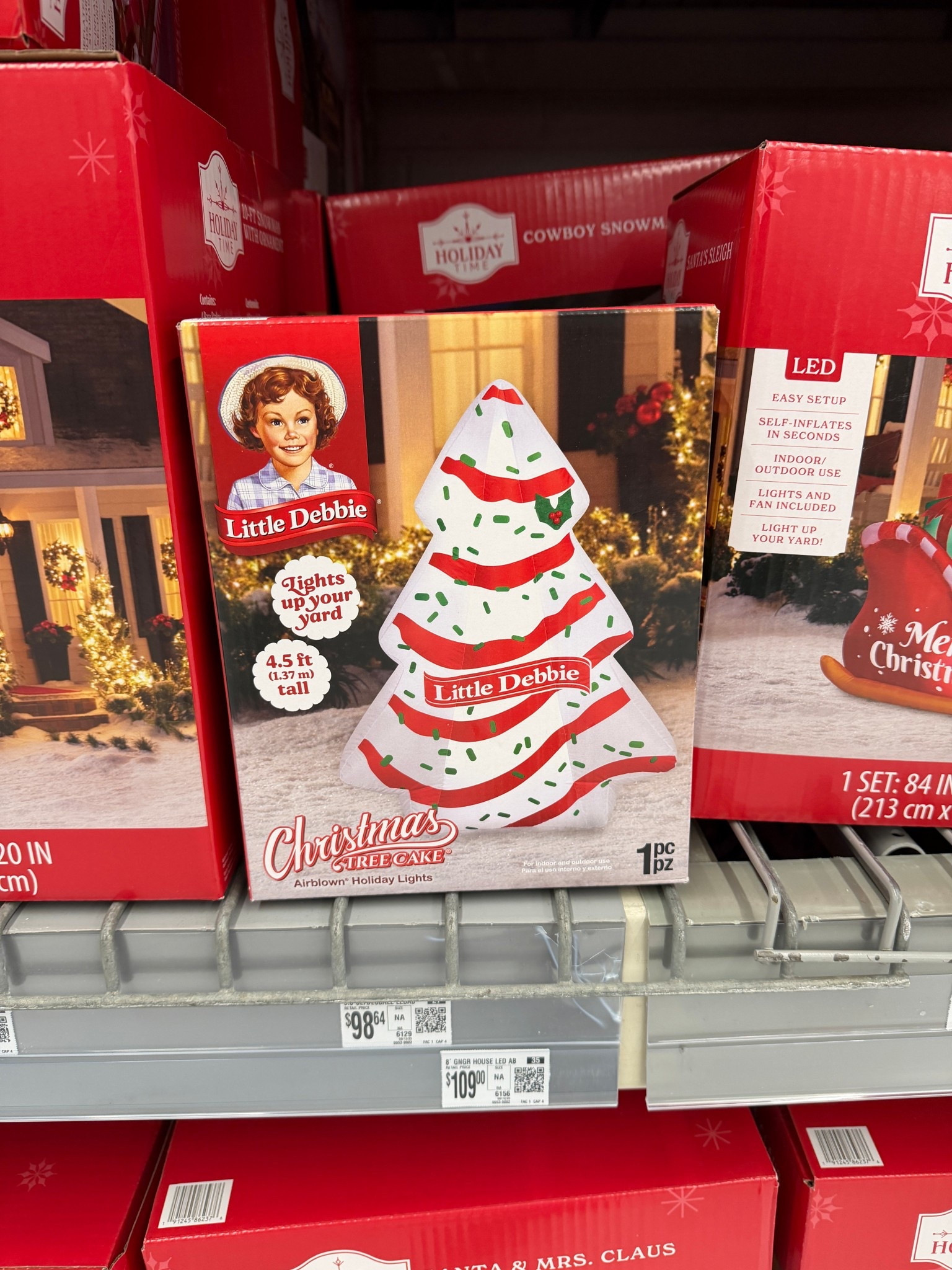 Little Debbie snack cake tree Christmas yard inflatable

#LTKActive #LTKGiftGuide #LTKHoliday