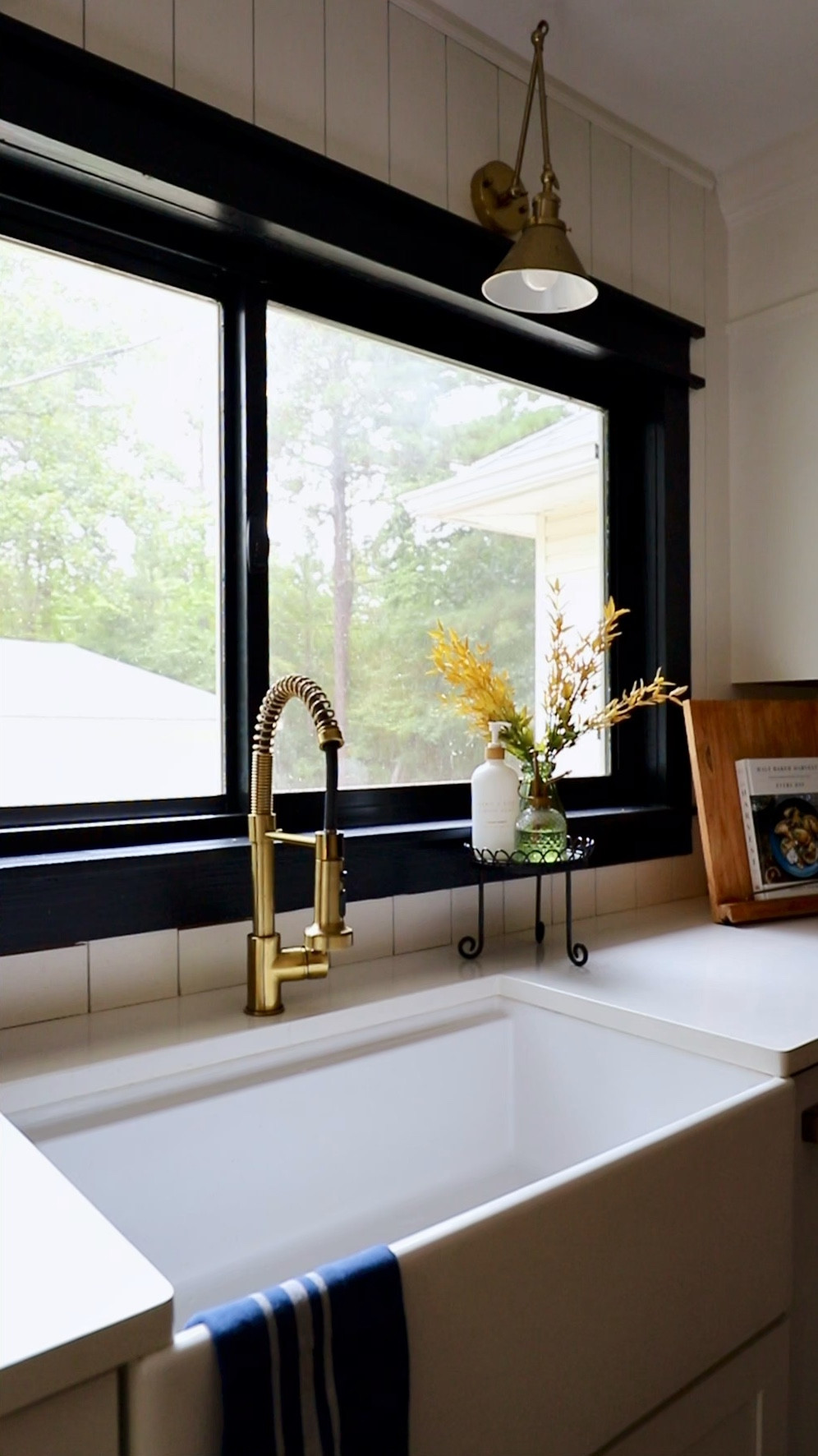 Farmhouse kitchen sink and brass faucet 

#LTKhome #LTKFind #LTKstyletip