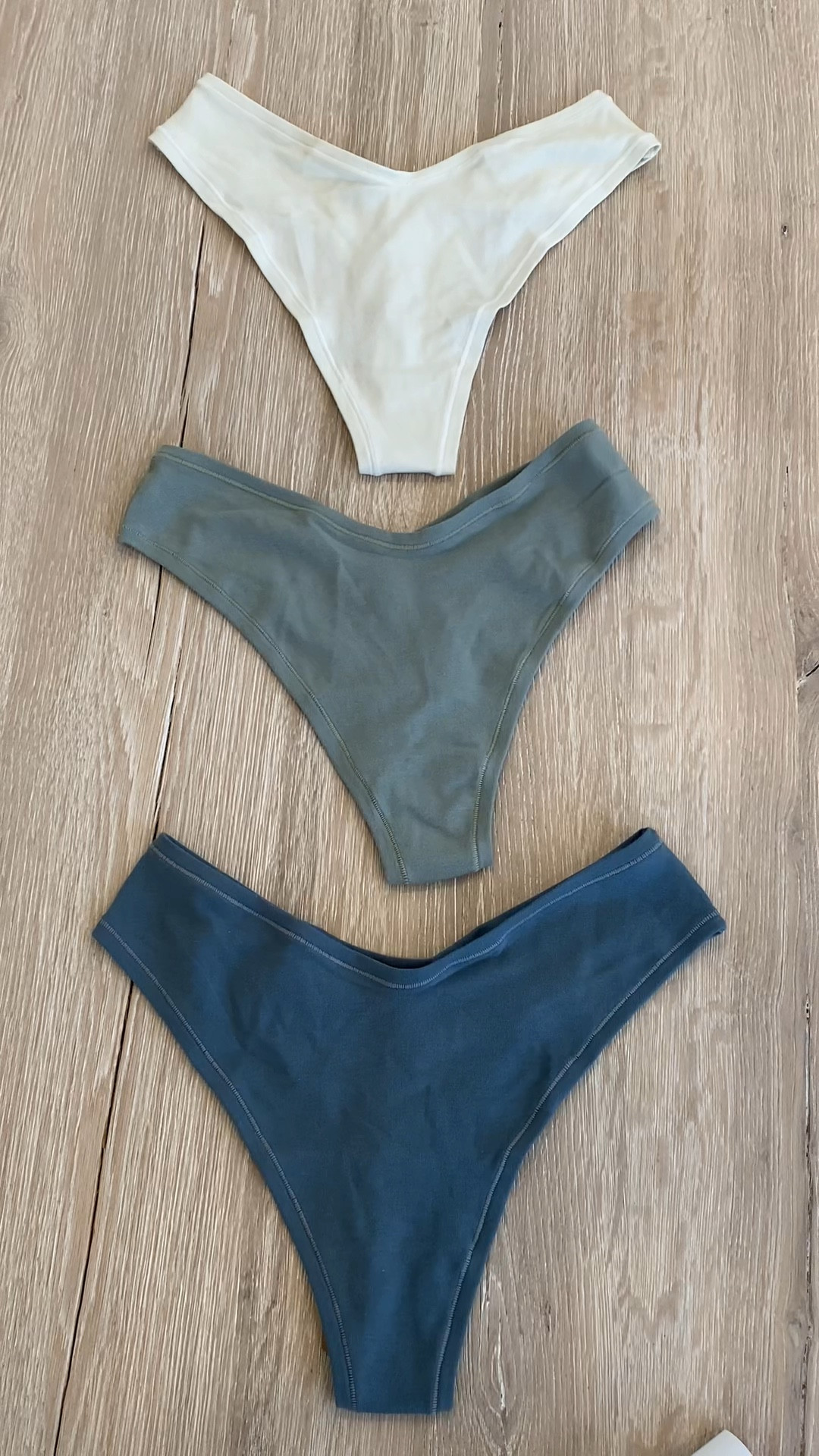 COMFIEST thongs + undies + bras! Size M 


#midsize #comfythongs #comfybras 

#LTKfindsunder50 #LTKmidsize #LTKMostLoved