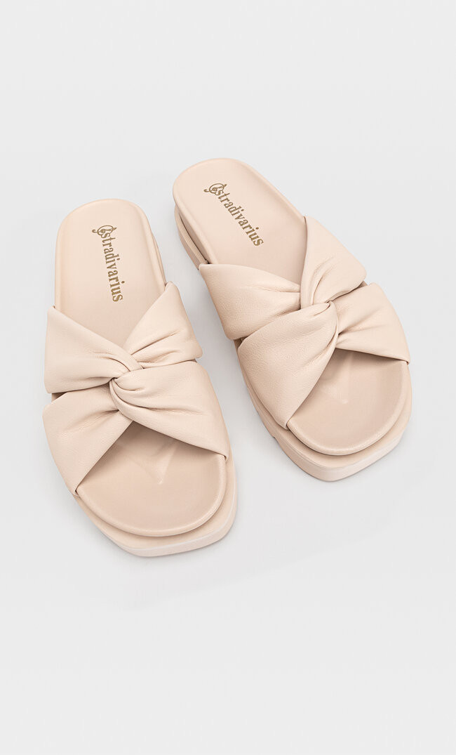 Flat crossover sandals - Women's Flat sandals | Stradivarius United Kingdom | Stradivarius (UK)