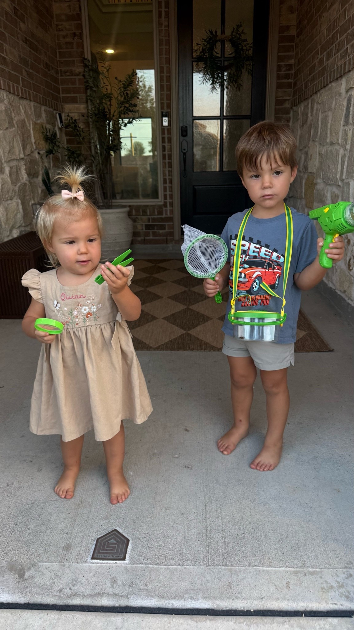 Hahaha the bug catcher in all of our recent pics kills me 😆