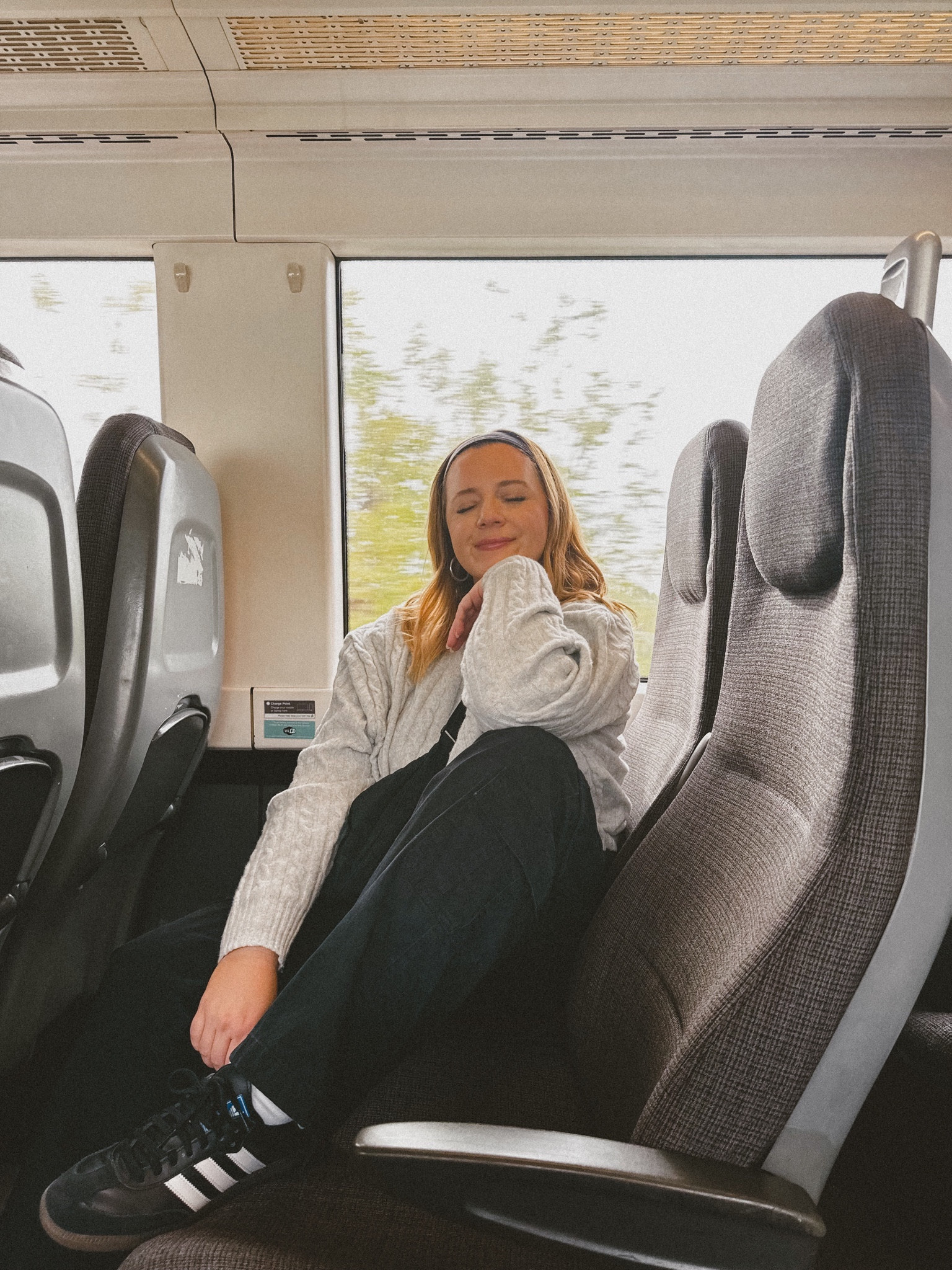 England day 2 🖤 the comfiest travel day outfit!!

#LTKplussize #LTKSeasonal #LTKmidsize