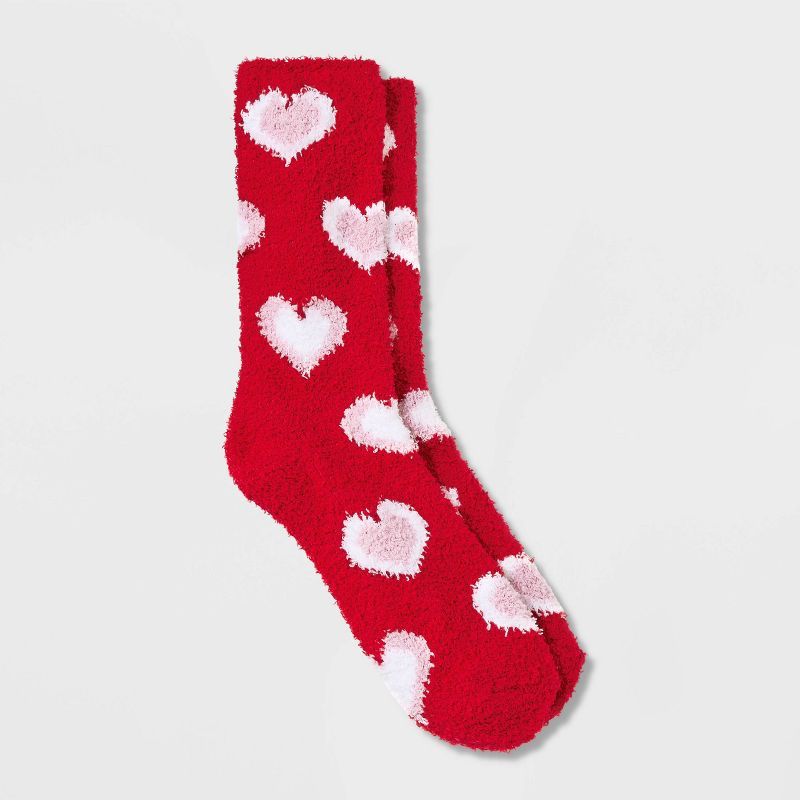 Women&#39;s Concentric Hearts Valentine&#39;s Day Cozy Crew Socks - Red 4-10 | Target