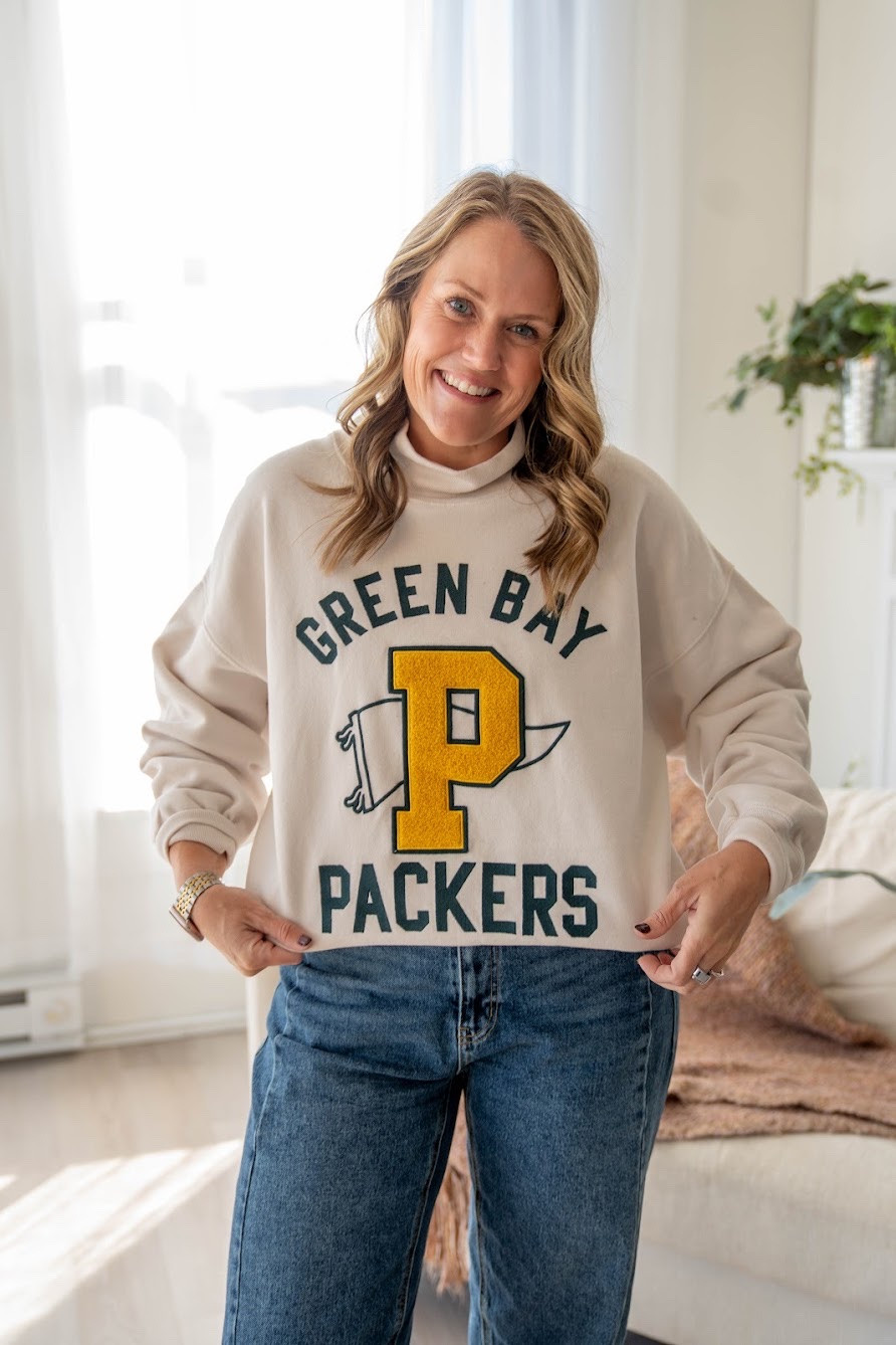 Game day outfit ideas! 🏈

Green Bay Packers  football season  football game  sweatshirt  jeans  casual outfit @abercrombie