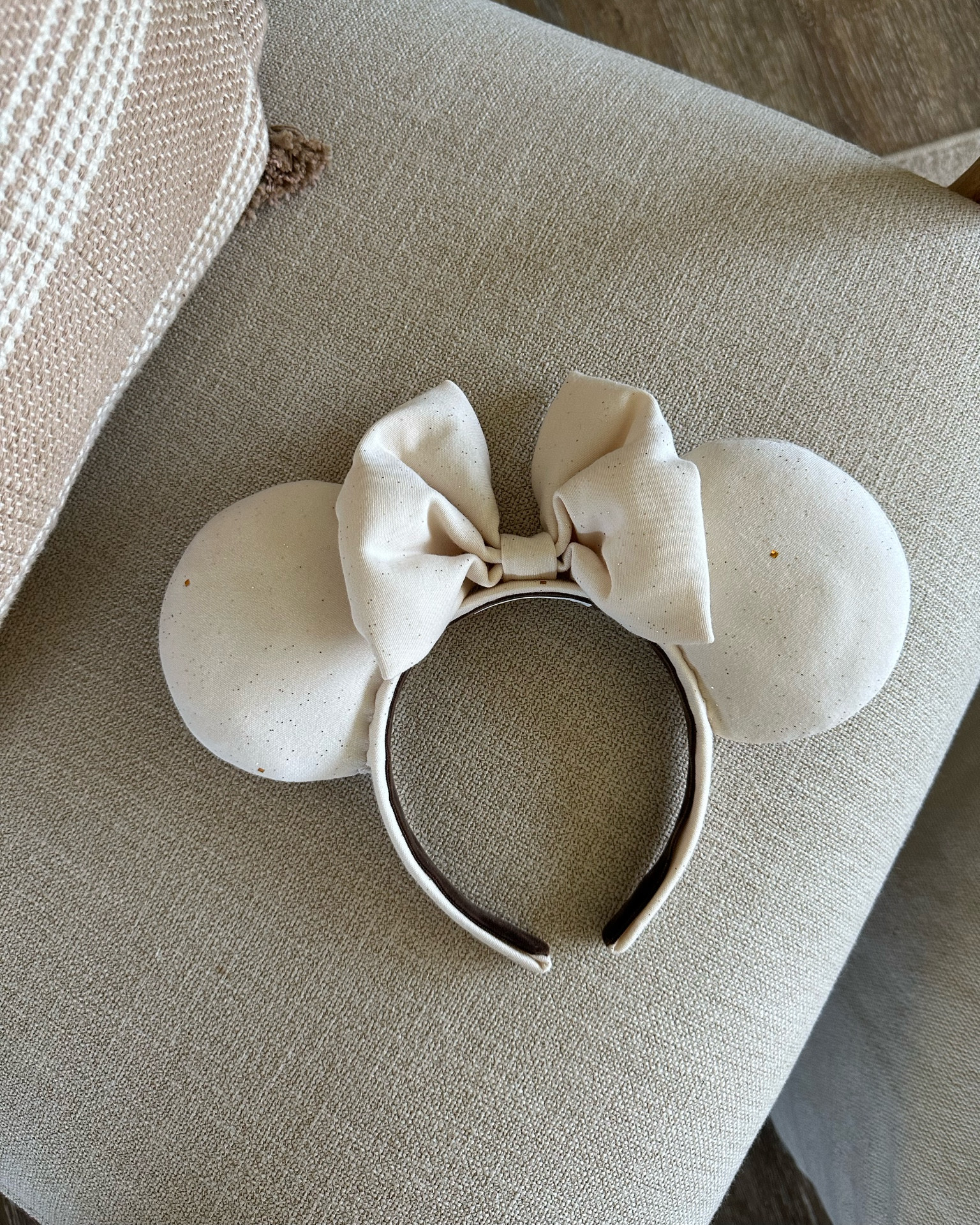 Neutral Minnie ears for Disney! LOVE this pair so so much! Perfect for every outfit and has tiny gold accents ✨

Disneyworld, Disney ears, Mickey ears, small shop, support small 

#LTKtravel