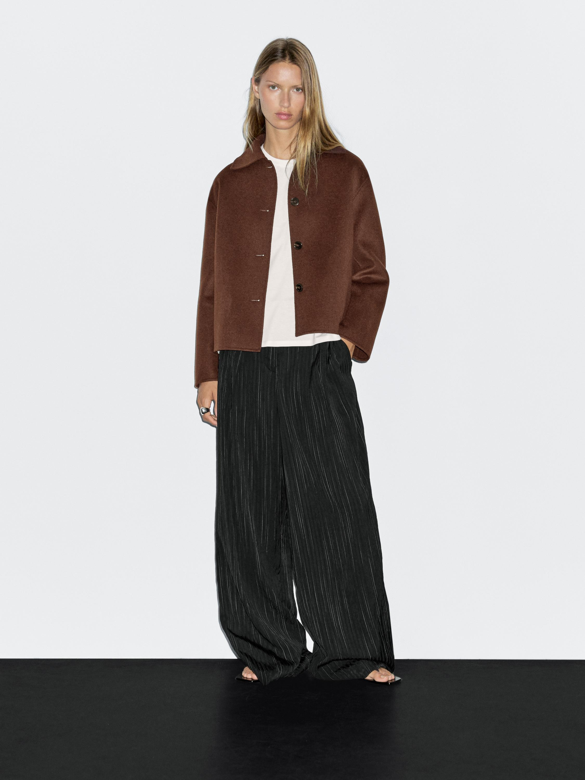 Jacket made of wool blend. Shirt collar. Long sleeves. Button fastening. Two side pockets. | Massimo Dutti US