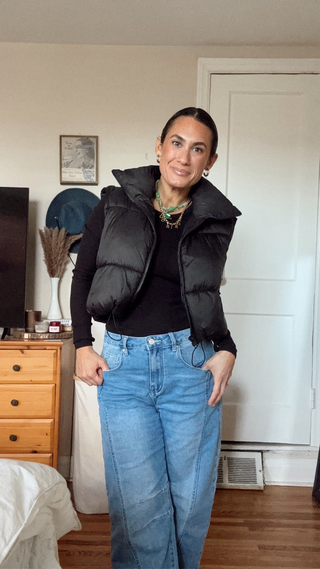 Casual Friday 🍎 Teacher Fit 

🍎 the comfiest jeans
🍎 the best basic layering tee on super sale!
🍎the perfectly cropped puffer

#LTKCyberWeek #LTKFindsUnder50 #LTKSaleAlert