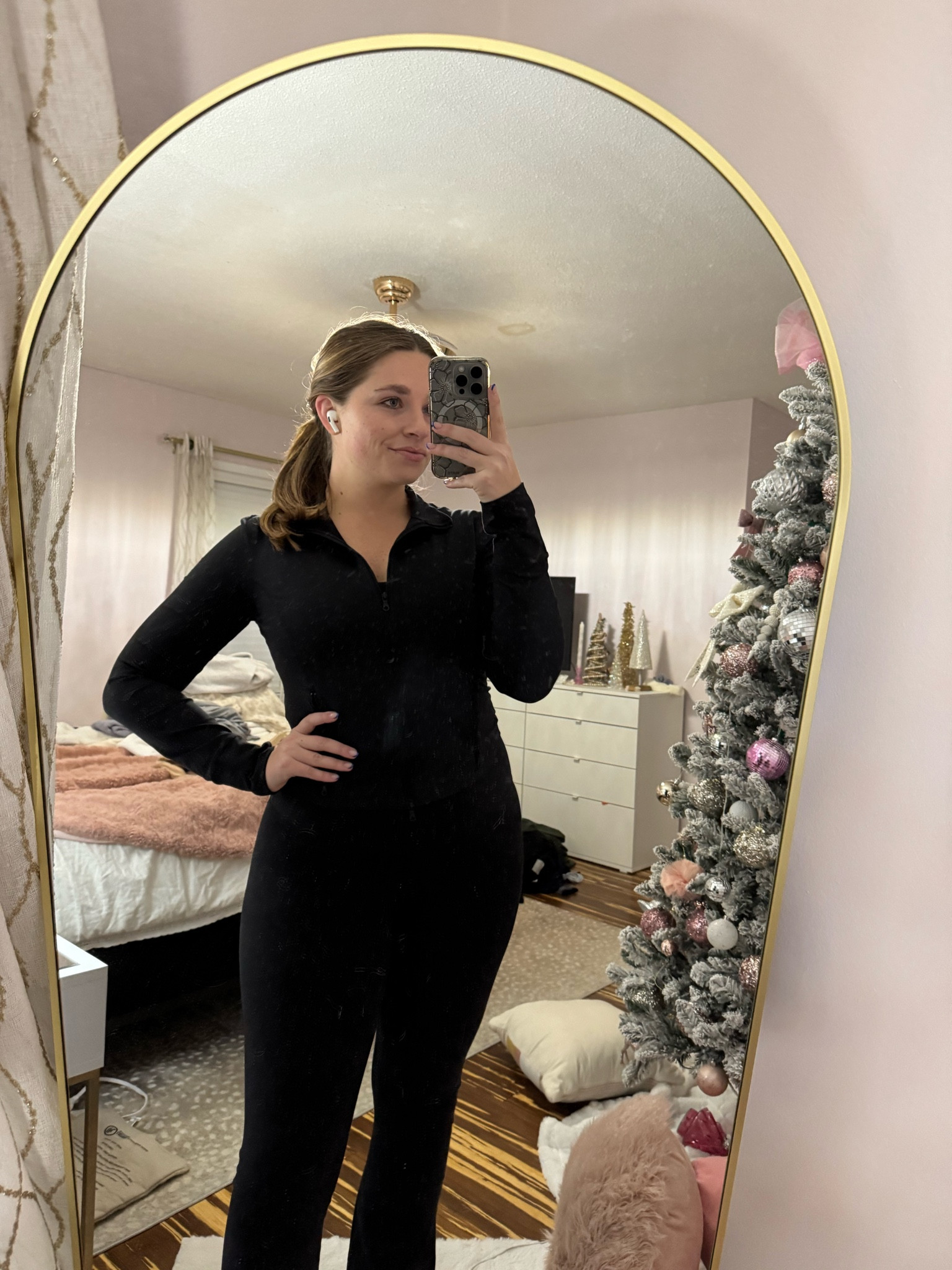 Hot girl walking outfit!! 

#LTKFitness #LTKActive #LTKGiftGuide