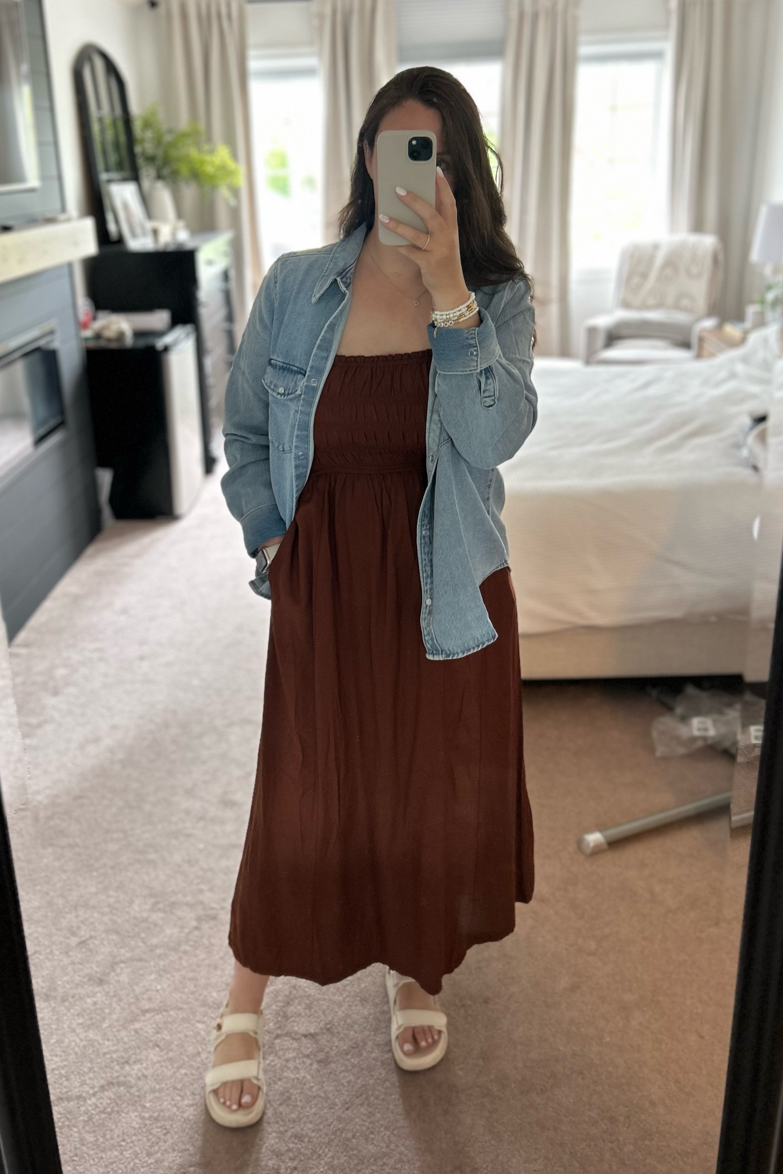 Daily midsize breastfeeding friendly spring and summer outfits. 

I’m obsessed with this Old Navy dress. Nursing friendly and has pockets! Paired with an oversized boyfriend jean button up from H&M and you have discrete on the go nursing that doesn’t involve covering your babe. 


 

#LTKdresses #LTKmidsize #LTKcanada
