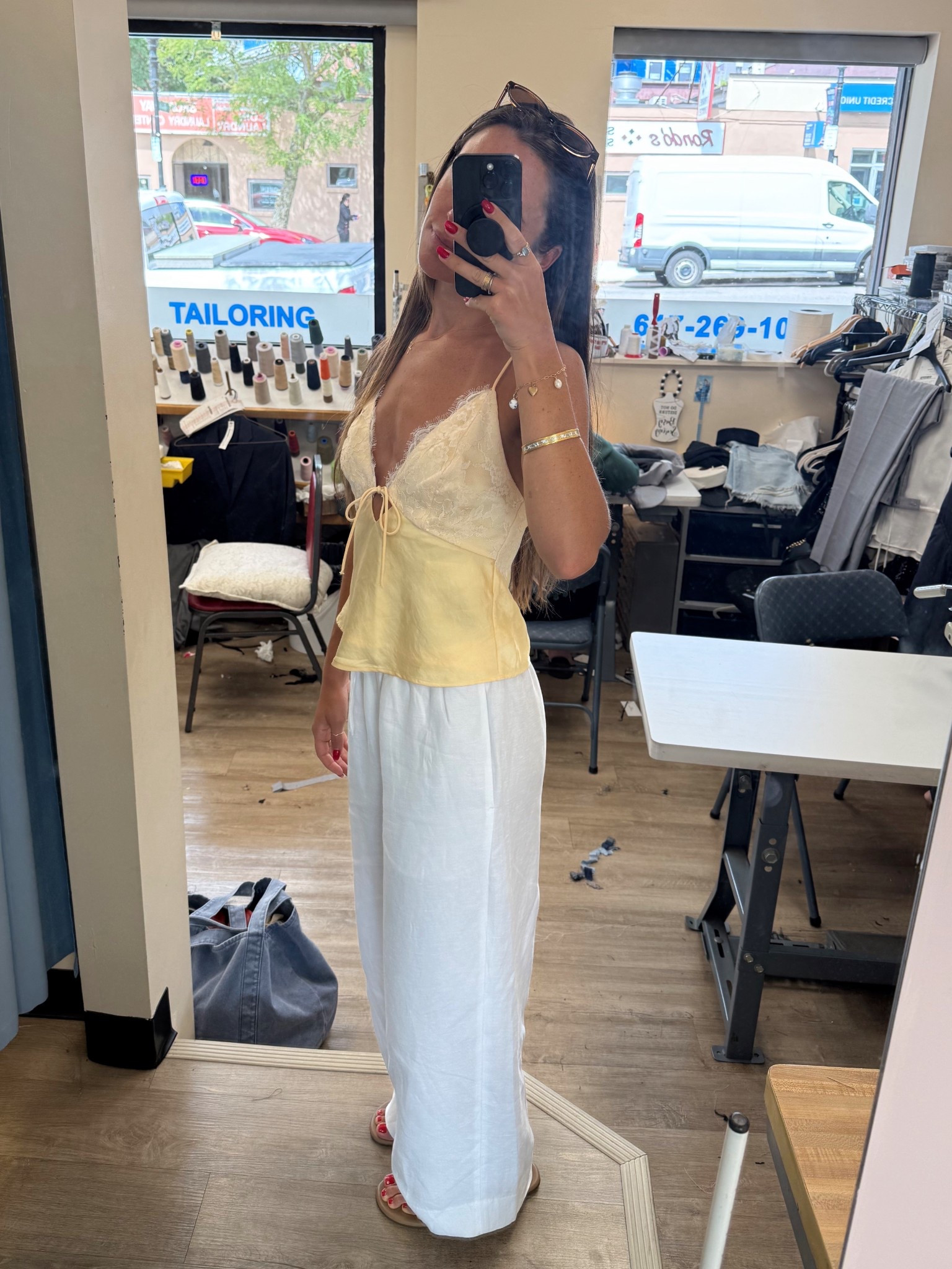 Summer outfit 💛
Top: XS
Bottoms: S (got them tailored because they were long)
These best wide leg linen pants and aren’t see through