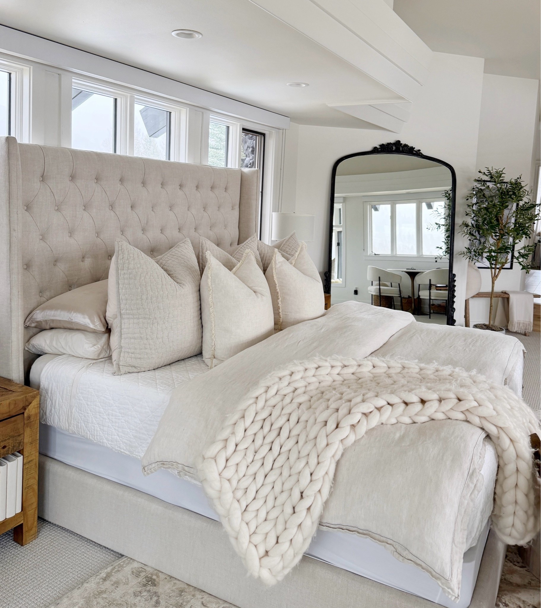 Low-toxic bedroom🤍☁️

Home decor 
Bedding 
Mirror

#LTKHome
