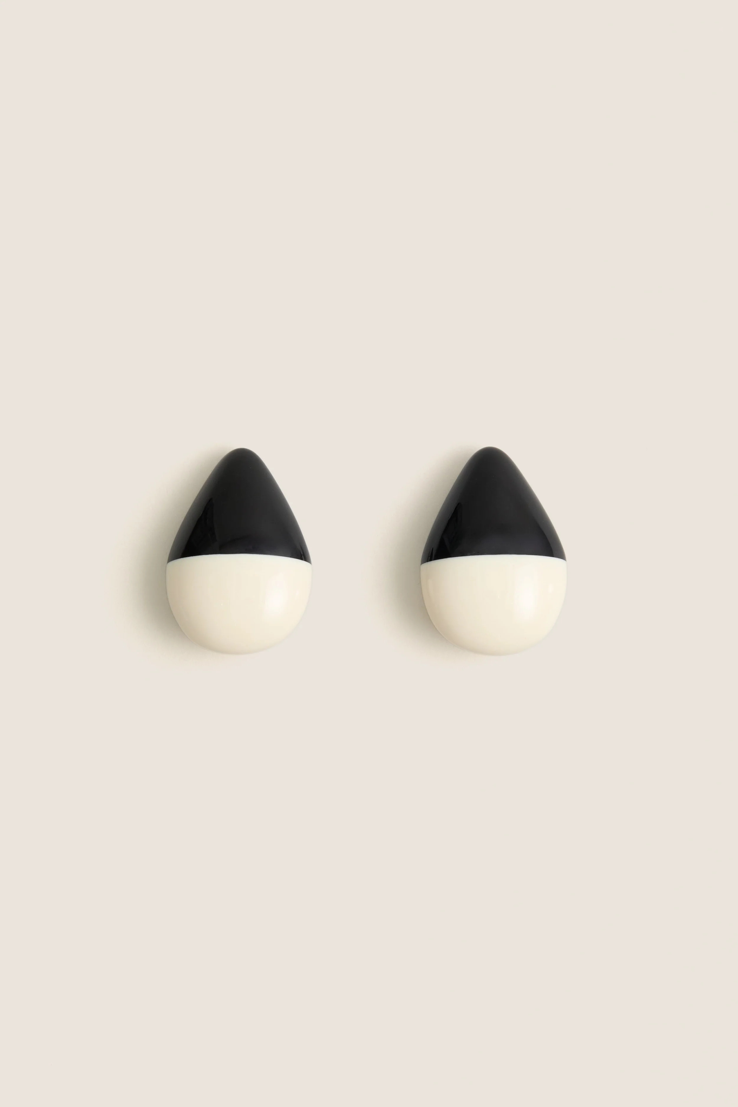 Black and White Opus Earrings | Tuckernuck (US)