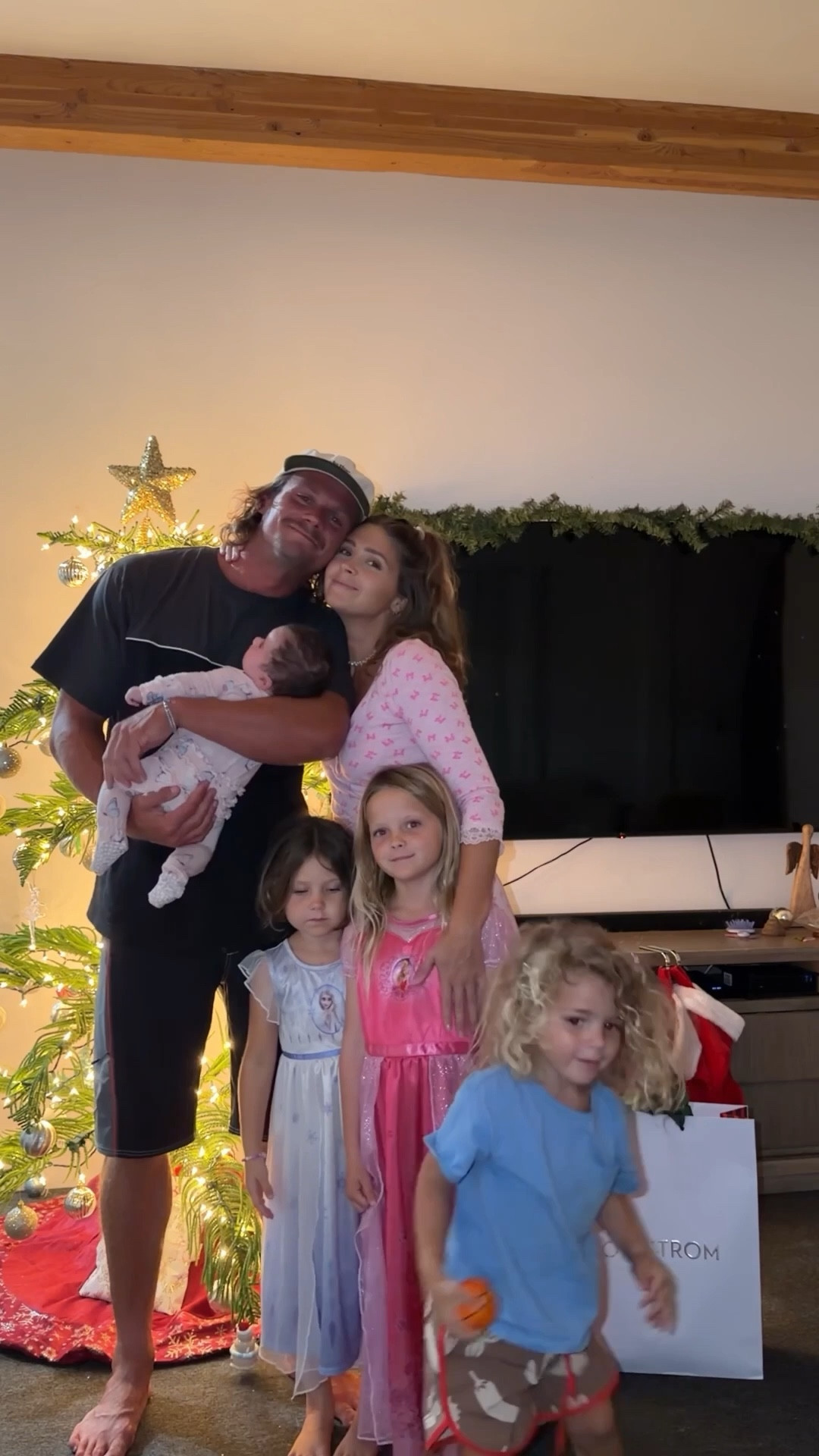 Hawaii Christmas shopping with alllll the kiddos is as much fun as it is pure chaos😂also side note- these are the comfiest jeans I’ve ever had in my life (also from Nordstrom) linking everything in my LTK🫶🏽 @nordstrom #nordstrompartner @shop.LTK #liketokit 

#LTKHoliday #LTKootd #LTKmomlife