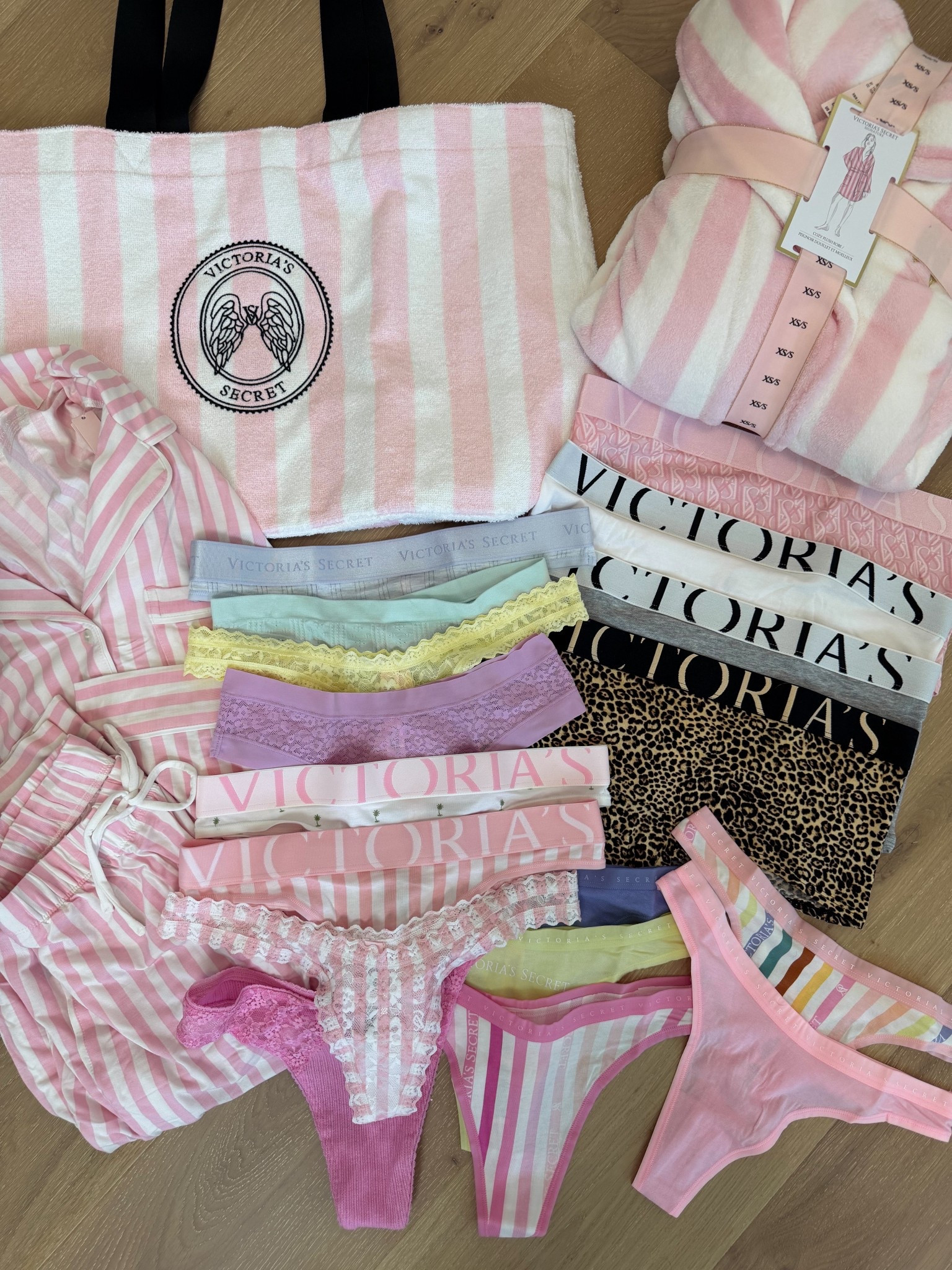 Your sign to refresh your underwear drawer 💘 I grabbed two multi packs and their signature 10 for $40!!! 

@victoriassecret 

#LTKSeasonal #LTKSaleAlert #LTKPetite