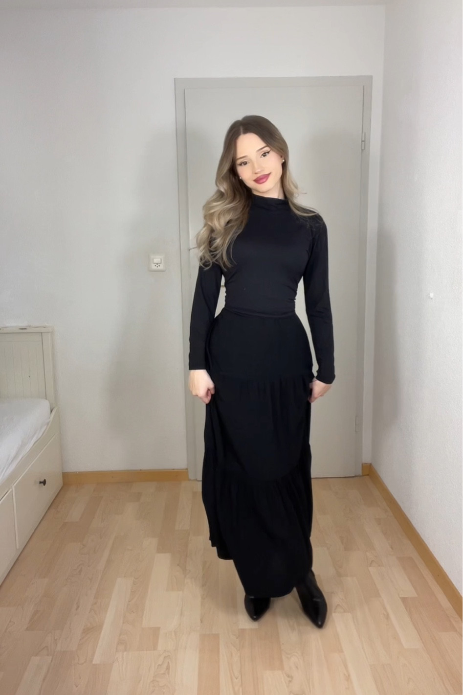 #modestoutfits #christianoutfits #modesty #maxiskirt #turtleneck #allblackoutfit 