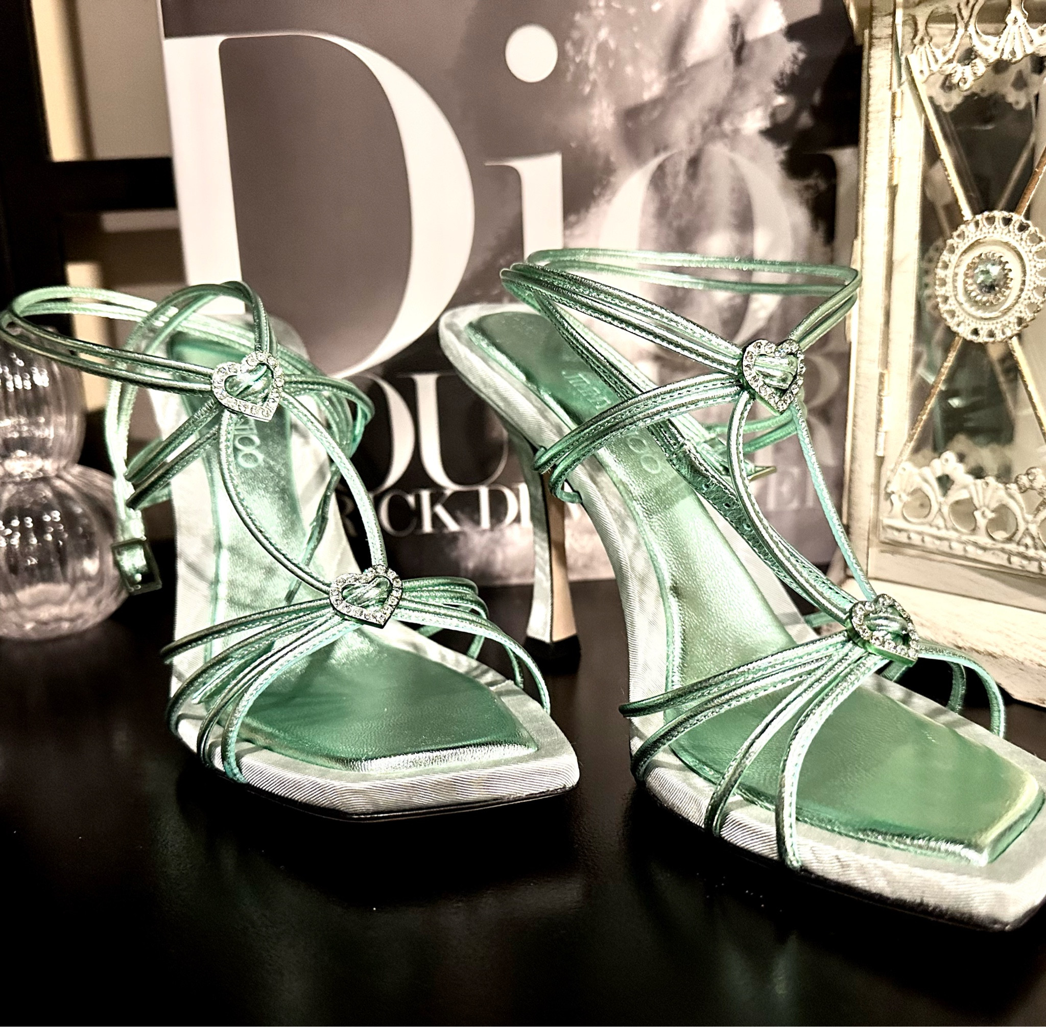 

#jimmychoo #indiya #smokegreen #100


#LTKsalealert #LTKshoecrush #LTKSeasonal