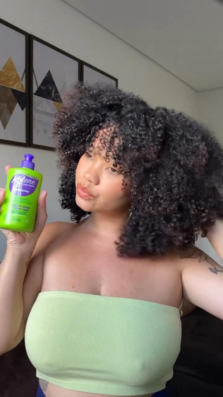 Apenas essa finalização incrível com kolene , gel creme 

Cheiro especial de chiclete ❤️